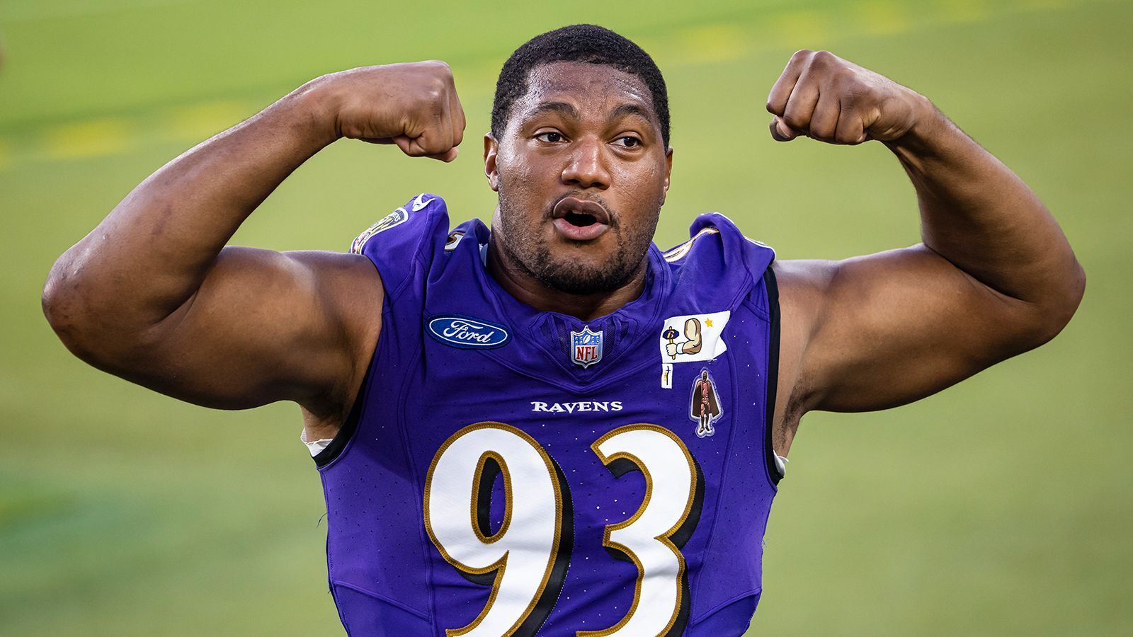 
                <strong>Calais Campbell (Atlanta Falcons)</strong><br>
                Bei den Atlanta Falcons unterschrieb Calais Campbell einen Einjahres-Deal, der ihm sieben Millionen US-Dollar in die Kassen spült. Der Routinier soll frischen Wind in die Falcons-Defense bringen, die seit Jahren zu den schwächeren Defensiv-Abteilungen der Liga zählt. Als zusätzlichen Anreiz erhält er für den fünften Sack eine halbe Millionen US-Dollar. Für acht oder mehr gibt's eine weitere halbe Millionen. Sollte er noch genügend Gas im Tank haben, kann er sich eine halbe Millionen US-Dollar verdienen, wenn er 60 Prozent der Defensiv-Snaps spielt. Für 70 Prozent gespielte Snaps erhält eine weitere halbe Millionen.
              