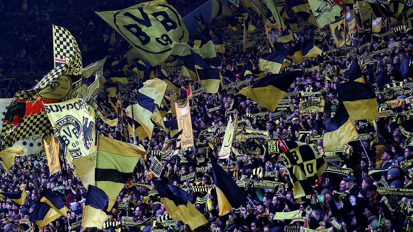 
                <strong>Platz 3: Borussia Dortmund (Signal Iduna Park) </strong><br>
                Auslastung: 99,4 ProzentKapazität: 81.365Zuschauerschnitt: 80.841Ausverkaufte Spiele: 12
              