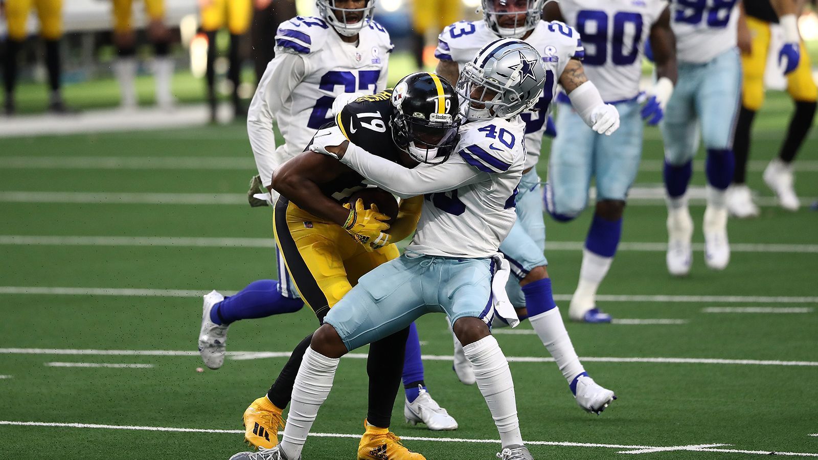 
                <strong>Hall of Fame Game: Diese Spieler stehen im Rampenlicht </strong><br>
                Die NFL ist zurück! Am kommenden Freitag treffen die Dallas Cowboys im Rahmen der Saisonvorbereitung auf die Pittsburgh Steelers. Beim Hall-of-Fame-Match dürften die Starter und hohe Draft-Picks keine Einsatzzeit sehen. Viele Spieler, die um einen Platz im 53-Mann-Kader kämpfen, werden ihre Chancen bekommen. ran.de zeigt, welche Akteure man genau im Blick behalten sollte. 
              