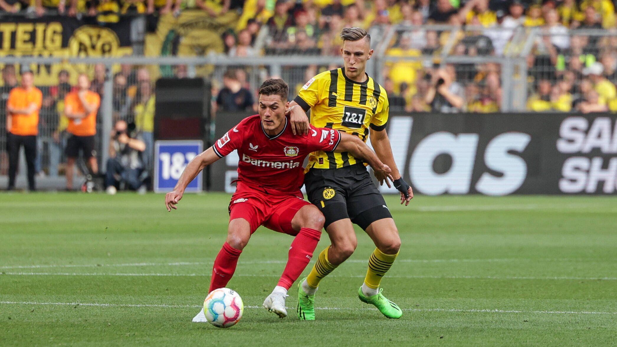 
                <strong>Nico Schlotterbeck</strong><br>
                Der BVB hat einen neuen Abwehrchef. Tadellose Leistung von Nico Schlotterbeck in der Dortmunder Innenverteidigung. Beweist bei langen Bällen Lufthoheit - zwar auf Kosten des einen oder anderen Fouls im Mittelfeld, aber er gibt kaum einen Ball ab und zeigt viel Präsenz. Kurios: Bekommt im Verlauf der Partie im Kabinengang die Schulter eingerenkt. ran-Note: 2
              