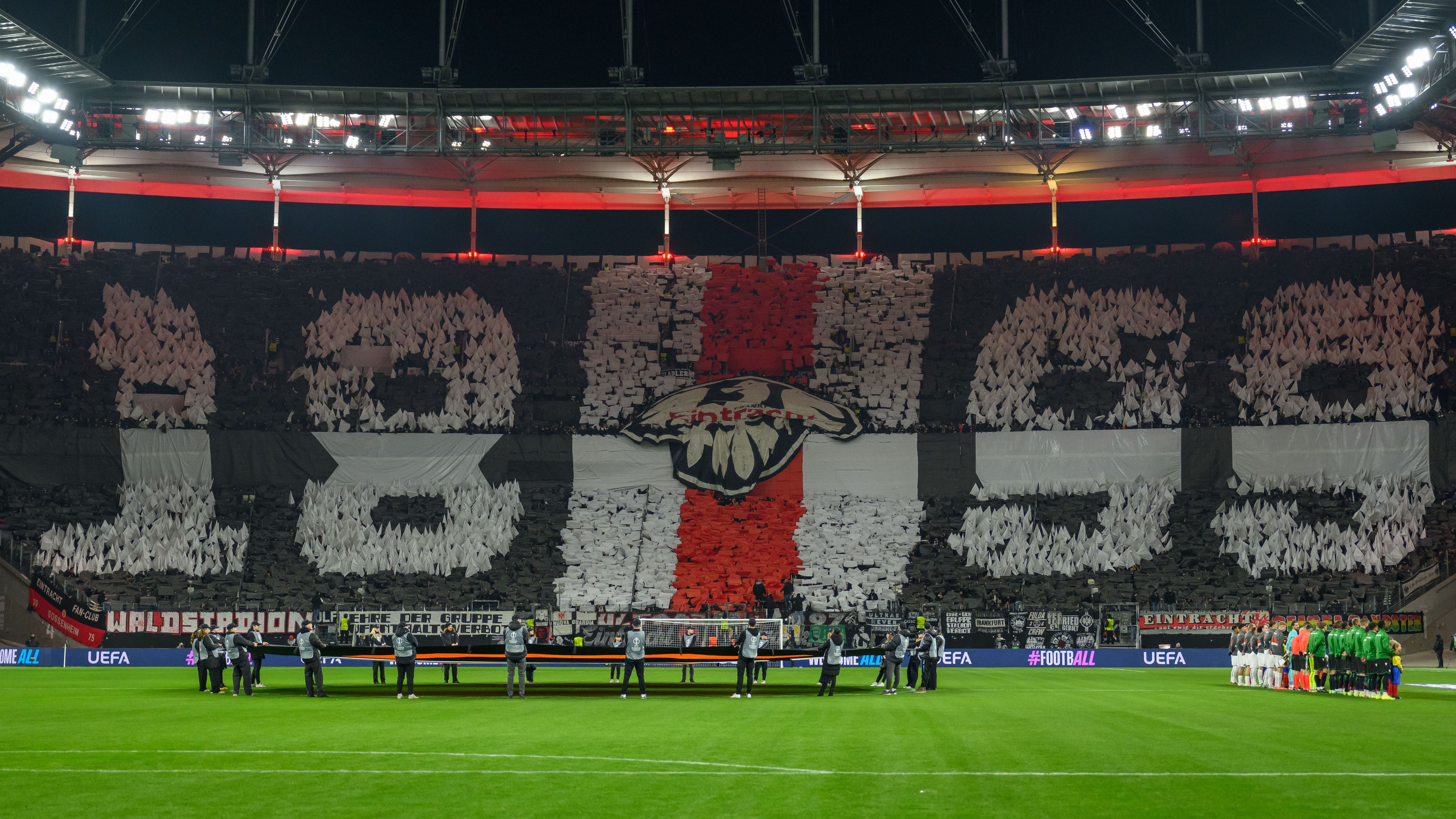 <strong>Eintracht Frankfurt<br></strong>Eintracht Frankfurt nennt sich <strong>Mainhattan Eagles</strong>. Hier hat ein US-Fonds aus Offenbach aus Trotz übernommen. Stadionplätze gibt’s nur noch via NFT-Auktion, aber: Die Stimmung ist wie immer elektrisierend – und das sogar CO₂-neutral.