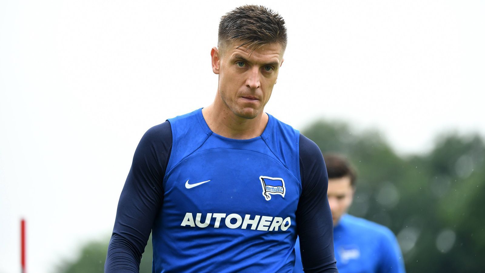 
                <strong>Krzysztof Piatek (Hertha BSC)</strong><br>
                Auch der polnische Stürmer von der Hertha dürfte in den Überlegungen der Dortmunder eine Rolle spielen. Zwar ist Piatek bei einem Marktwert von zwölf Millionen Euro nicht die günstigste Option, aber eine realistische. Zuletzt war der 27-Jährige an AC Florenz nach Italien ausgeliehen, wie und ob es für Piatek bei der "Alten Dame" weitergeht, ist unklar - Dortmund könnte zuschlagen.
              