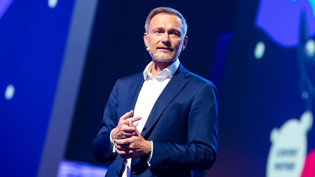 Während Christian Lindners (FDP) Auftritt auf dem Digital-Festival OMR ist eine Stinkbombe entdeckt worden.