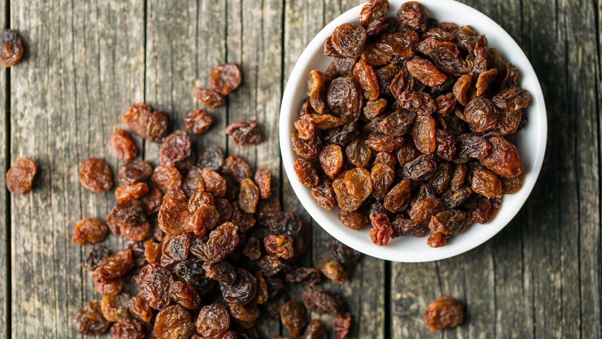 Sweet dried raisins.