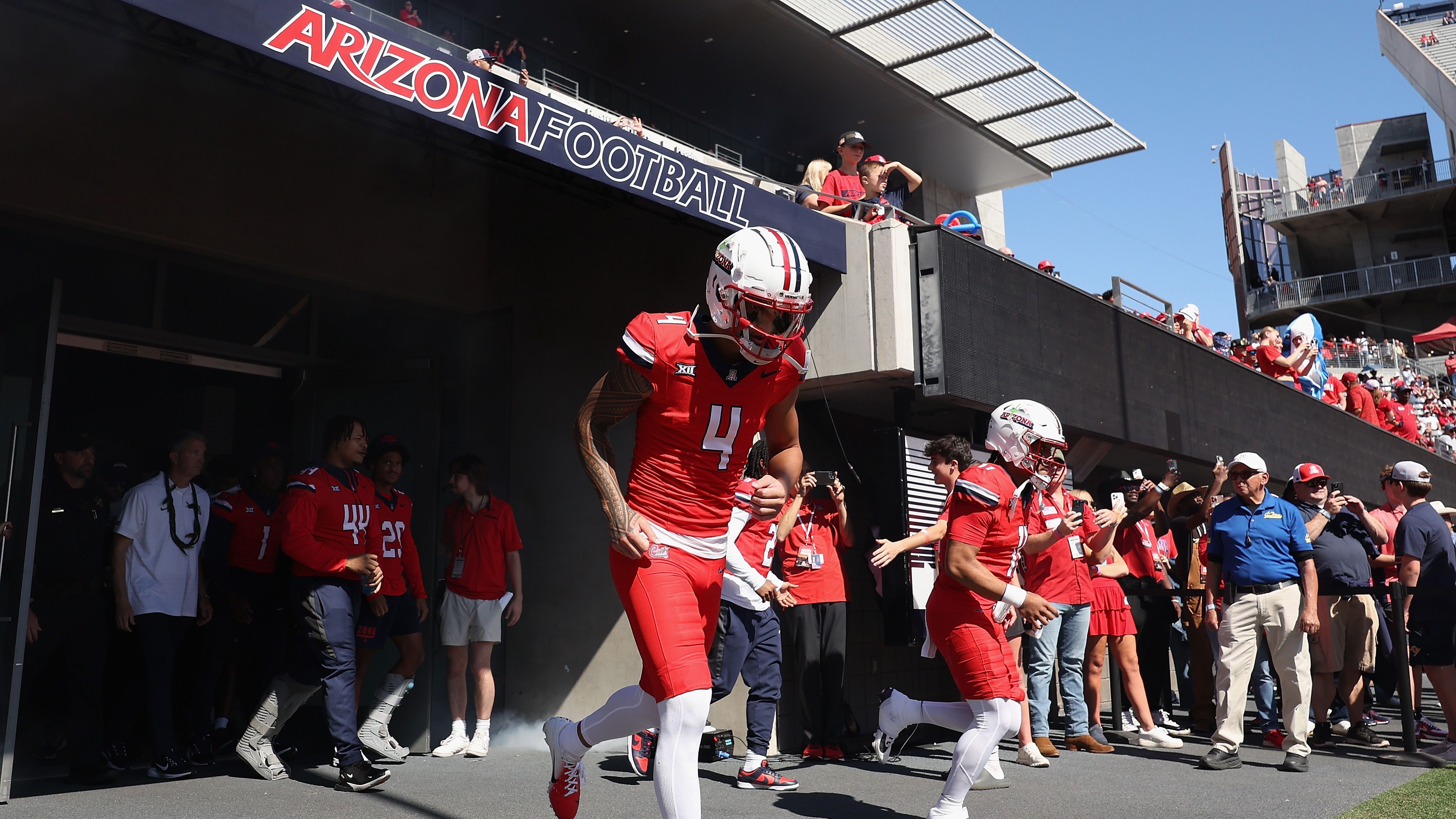 <strong>University of Arizona</strong><br>NFL:<br>- Tetairoa McMillan (Panthers; Bild)<br>- Jonah Savaiinaea (Dolphins)<br>- Tyler Loop (Ravens)<br>-&nbsp;Jacory Croskey-Merritt (Commanders)<br>NBA<br>- Carter Bryant (Spurs)
