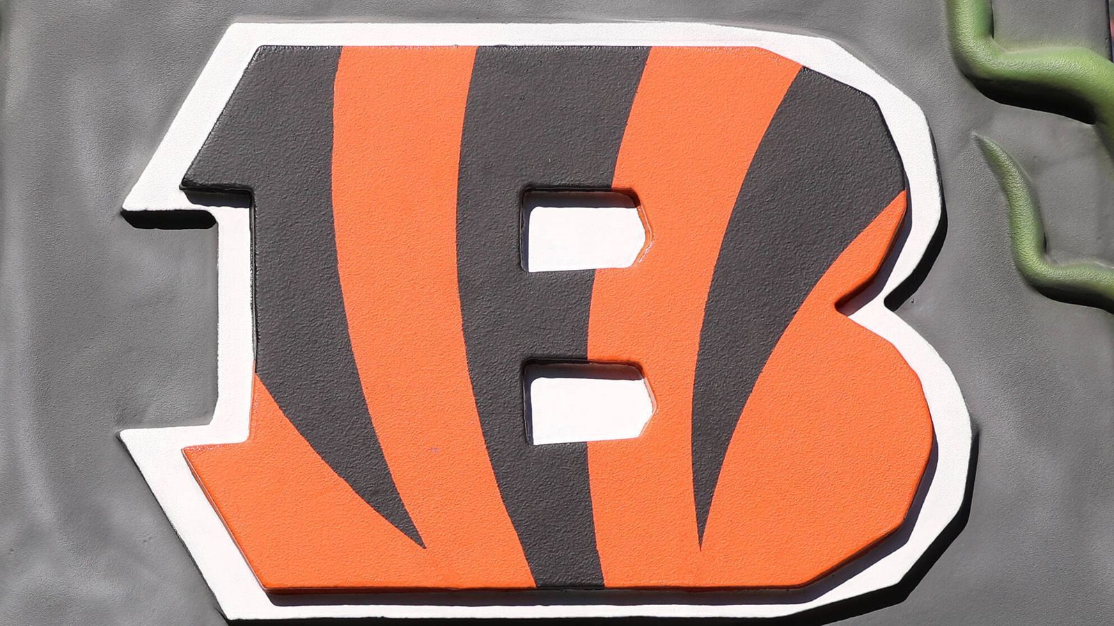 <strong>Cincinnati Bengals</strong><br>
                54:&nbsp;Bob Johnson
