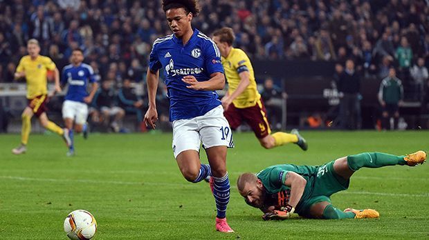 
                <strong>Leroy Sane</strong><br>
                Leroy Sane: Der perfekte Joker! Kaum im Spiel, nahm der Youngster einen Pass von Di Santo prima mit, spielte den Torwart aus und erzielte das 2:2. Brachte jede Menge Schwung, es läuft bei ihm im Moment einfach. ran-Note: 1
              