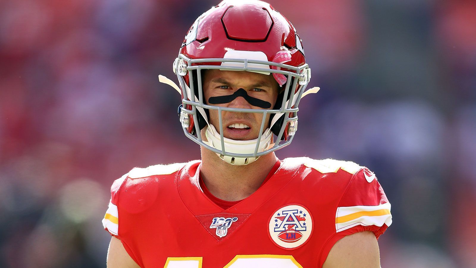 
                <strong>Daniel Sorensen (Kansas City Chiefs)</strong><br>
                Im Super Bowl LIII steuerte Daniel Sorensen sechs Tackles zum 31:20 der Kansas City Chiefs über die San Francisco 49ers bei. Insgesamt brachte es der Safety in seiner sechsten Saison für das Team aus Missouri auf 80 Tackles, vier verteidigte Pässe, zwei Interceptions und einen Forced Fumble. Allerdings wird der 2014 ungedrafted ins Team aufgenommene Sorensen besonders 2020 auf dem Prüfstand stehen. Denn sein 2017 abgeschlossener Vierjahresvertrag über 16 Millionen US-Dollar endet nach dieser Saison. Wie es danach für "Dirty Dan" weitergeht, hängt sicher auch von der Konkurrenzsituation ab.
              