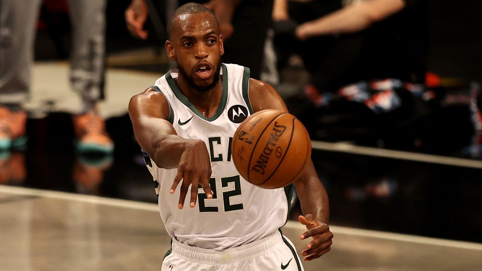 
                <strong>Khris Middleton (Reserve)</strong><br>
                2. All-Star-TeilnahmePosition: Forwardaktuelles Team: Milwaukee Bucks
              