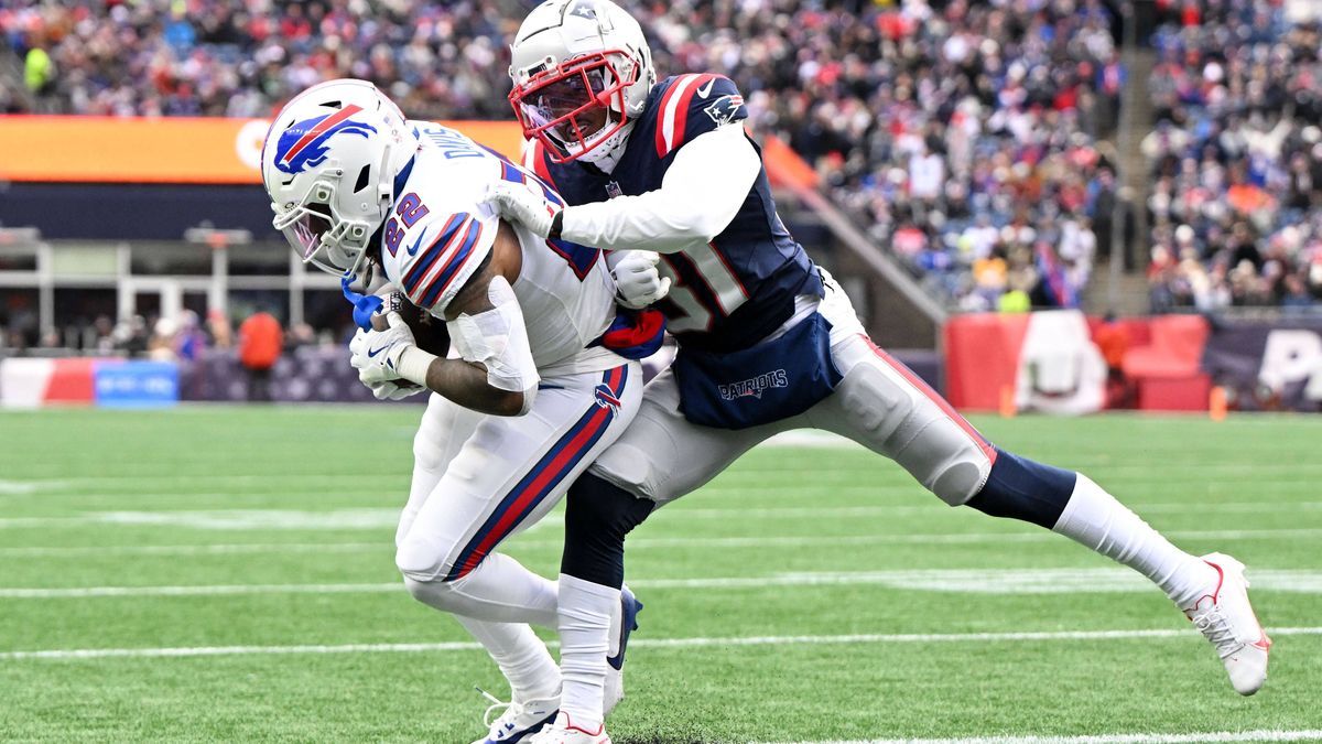 NFL, American Football Herren, USA Buffalo Bills at New England Patriots Jan 5, 2025; Foxborough, Massachusetts, USA; Buffalo Bills running back Ray Davis (22) makes a catch for a touchdown against...