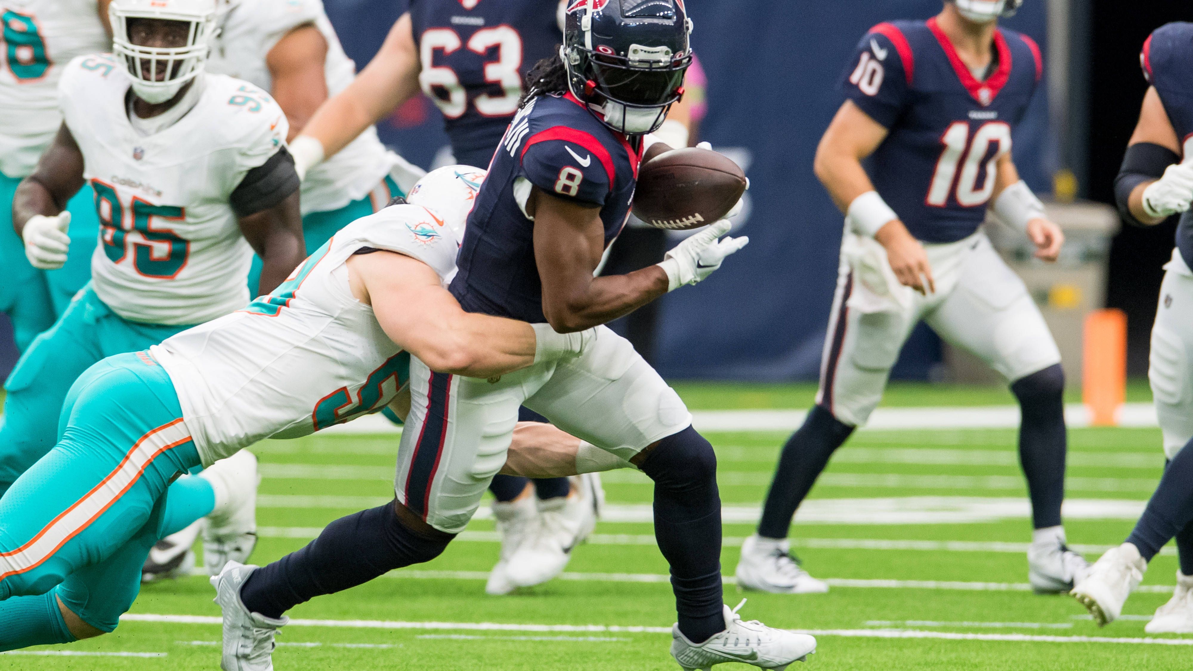 <strong>Houston Texans: Stärken (Offensive)</strong><br>Der Krebsgenesene Wide Receiver John Metchie soll mit den Routinier Robert Woods und Dalton Schultz (Tight End) frischen Wind ins Passspiel bringen und so die Entwicklung des talentierten Erstrunden-Picks C.J. Stroud vorantreiben.