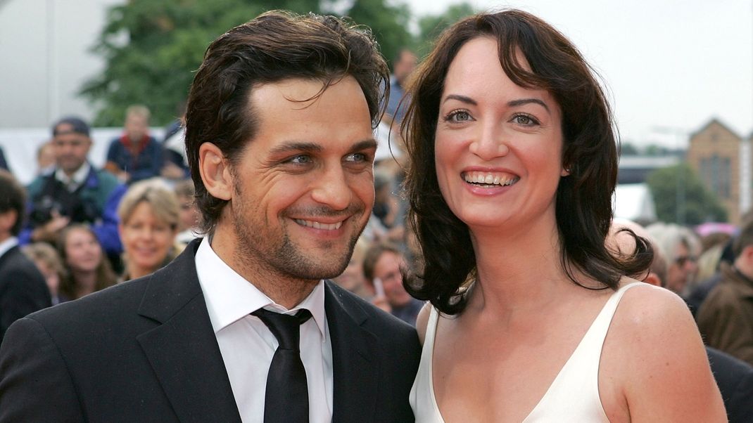 Robert Seeliger (I.) und Natalia Wörner (r.) im Juli 2005 in Berlin.