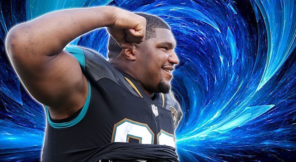 
                <strong>Calais Cyborg Campbell </strong><br>
                Calais Campbell sagte den 45:42-Sieg in den Divisional Playoffs gegen die Steelers auf den Punkt genau voraus. Das beweist eindeutig, dass der 31 Jahre alte Defensive Tackle ein von den Illuminaten aus der Zukunft geschickter Cyborg ist. Laut NFL-Regelwerk sind von den Illuminaten aus der Zukunft geschickte Cyborgs im Roster allerdings nicht erlaubt. Dass die Jaguars trotzdem einen einsetzen, ist, gelinde gesagt, unfair. Campbell gehört zurück in die Zukunft!
              