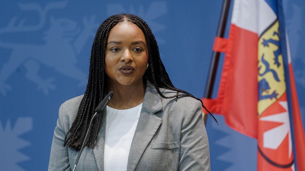 Aminata Touré, Sozialministerin von Schleswig-Holstein, fordert eine einfachere Integration von Migrat:innen.