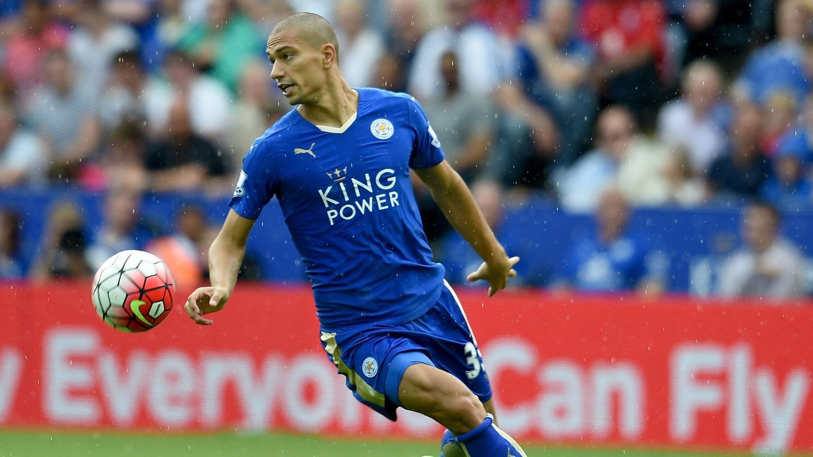 
                <strong>Gökhan Inler (35)</strong><br>
                Der defensive Mittelfeldspieler gehört 2016 zur Mannschaft des englischen Überraschungsmeisters Leicester City. Auch beim SSC Neapel und bei Stadtrivale Besiktas Istanbul stand Inler bereits unter Vertrag.
              