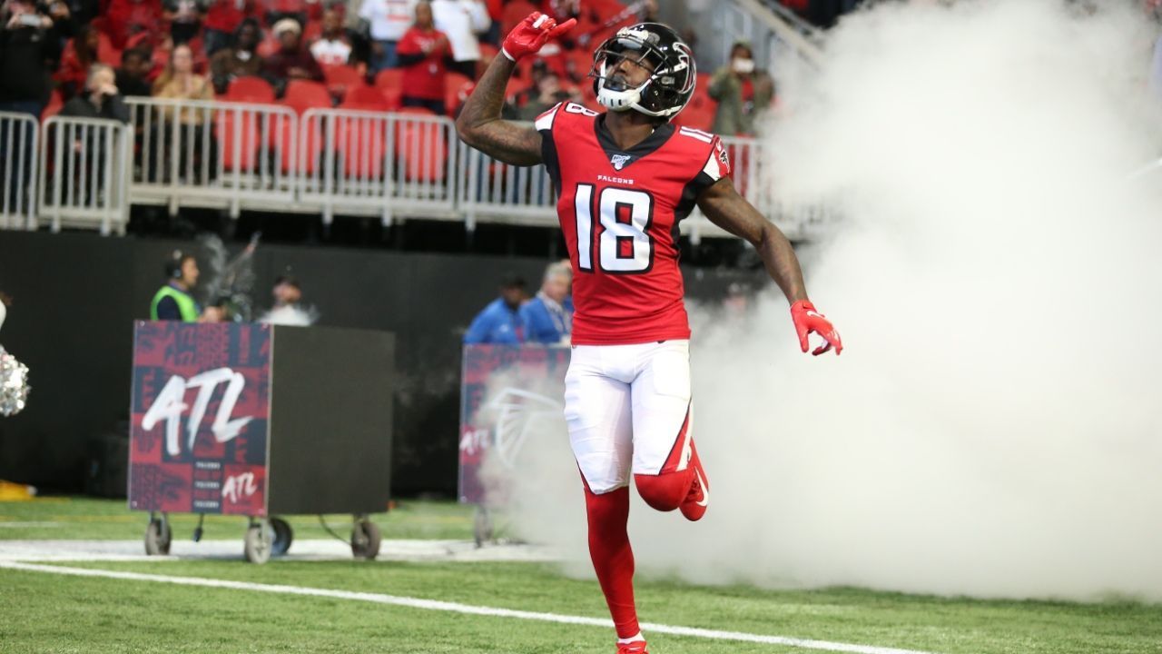 
                <strong>Calvin Ridley (Atlanta Falcons) </strong><br>
                Mit dem 26. Pick im Draft 2018 holten sich die Atlanta Falcons mit Calvin Ridley den perfekten Counterpart zu Superstar Julio Jones. Der Speedster fügte sich gleich zu Beginn in die Offense der Falcons ein und konnte bereits in seiner Rookie-Saison ordentliche Zahlen (821 Yards und zehn Touchdowns) auflegen. Auch in seiner zweiten Spielzeit konnte Ridley überzeugen und hielt seine Zahlen aus dem Vorjahr. Einziges Manko: In der vergangenen Saison offenbarte er eine Anfälligkeit für kleinere Verletzungen, weshalb er nur 13 Partien absolvieren konnte.ran Einschätzung: Wenn er fit ist, liefert Ridley ab! Somit lässt sich ein Erstrundenpick für ihn rechtfertigen.
              