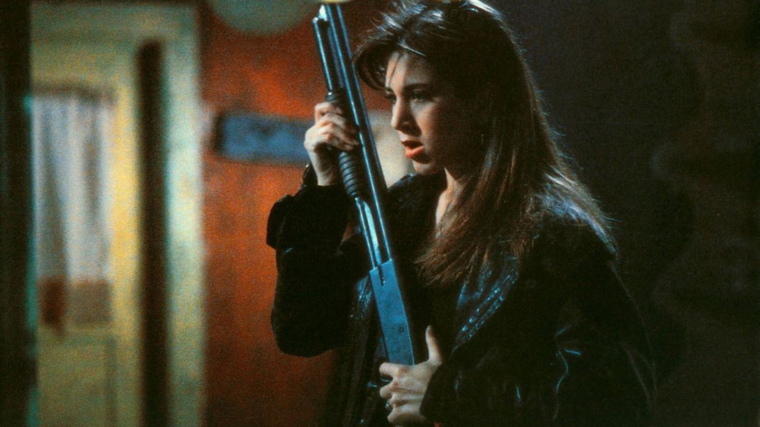 Antes de Jennifer Aniston como Rachel Green em "Amigos" se tornou um ícone da moda, ela apareceu no filme "Duende" como Tory Reding caçando goblins assassinos.