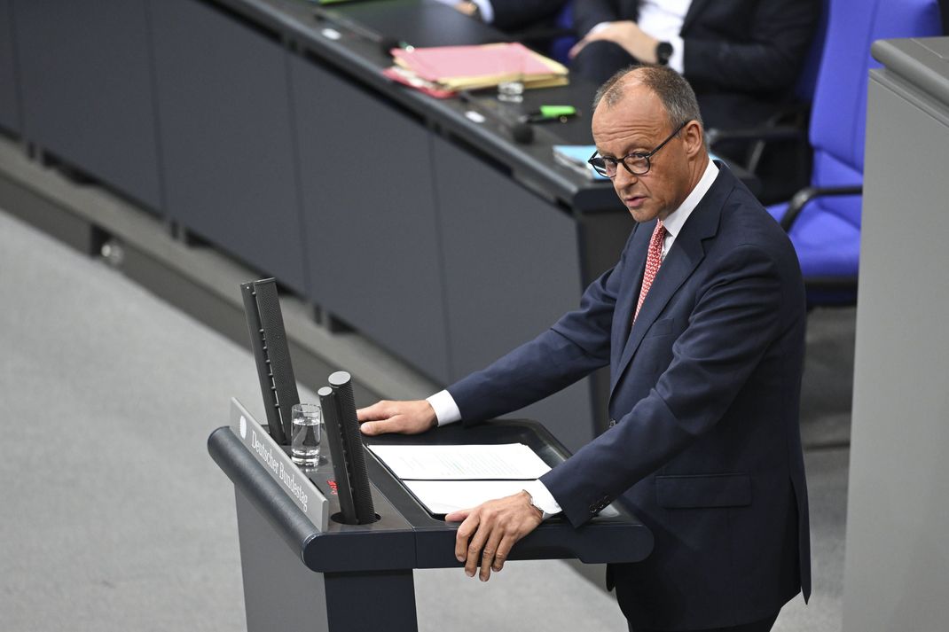 Kanzler Friedrich Merz stellt sich den Fragen der Abgeordneten.