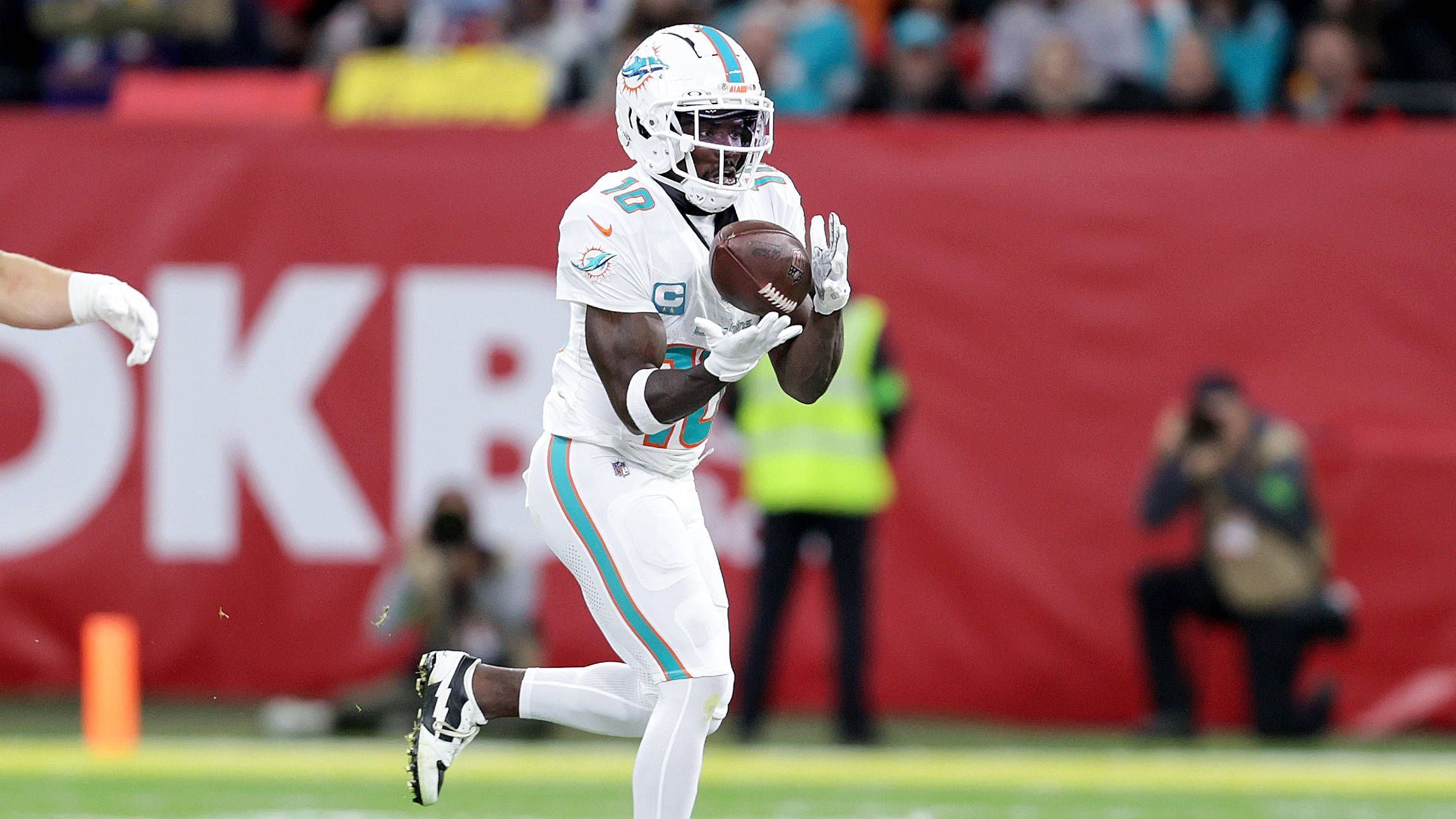 <strong>Tyreek Hill (Miami Dolphins)<br></strong>Position: Wide Receiver<br>Quote: +4000 (bei einem Einsatz von 100 US-Dollar beträgt der Gewinn 4000 US-Dollar)