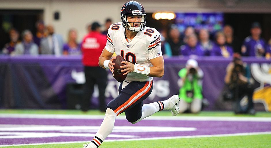 
                <strong>Mitchell Trubisky (Quarterback, Chicago Bears)</strong><br>
                Bei Mitchell Trubisky wird nicht nur über eine starke Saison spekuliert, sie wird sogar erwartet. Dafür haben die Chicago Bears ihrem Quarterback der Zukunft nicht nur neue Trainer, sondern auch ein ganzes Arsenal an Pass-Empfängern zur Verfügung gestellt. Im Gegensatz zu 2017, als Trubisky mit dem vielleicht ligaweit schlechtesten Receiving Corps für 2,193 Yards warf, stehen ihm nun in Allen Robinson, Taylor Gabriel, Rookie Anthony Miller und Tight End Trey Burton Qualitäts-Targets zur Verfügung. Die Voraussetzungen für den nächsten Schritt sind also da.
              