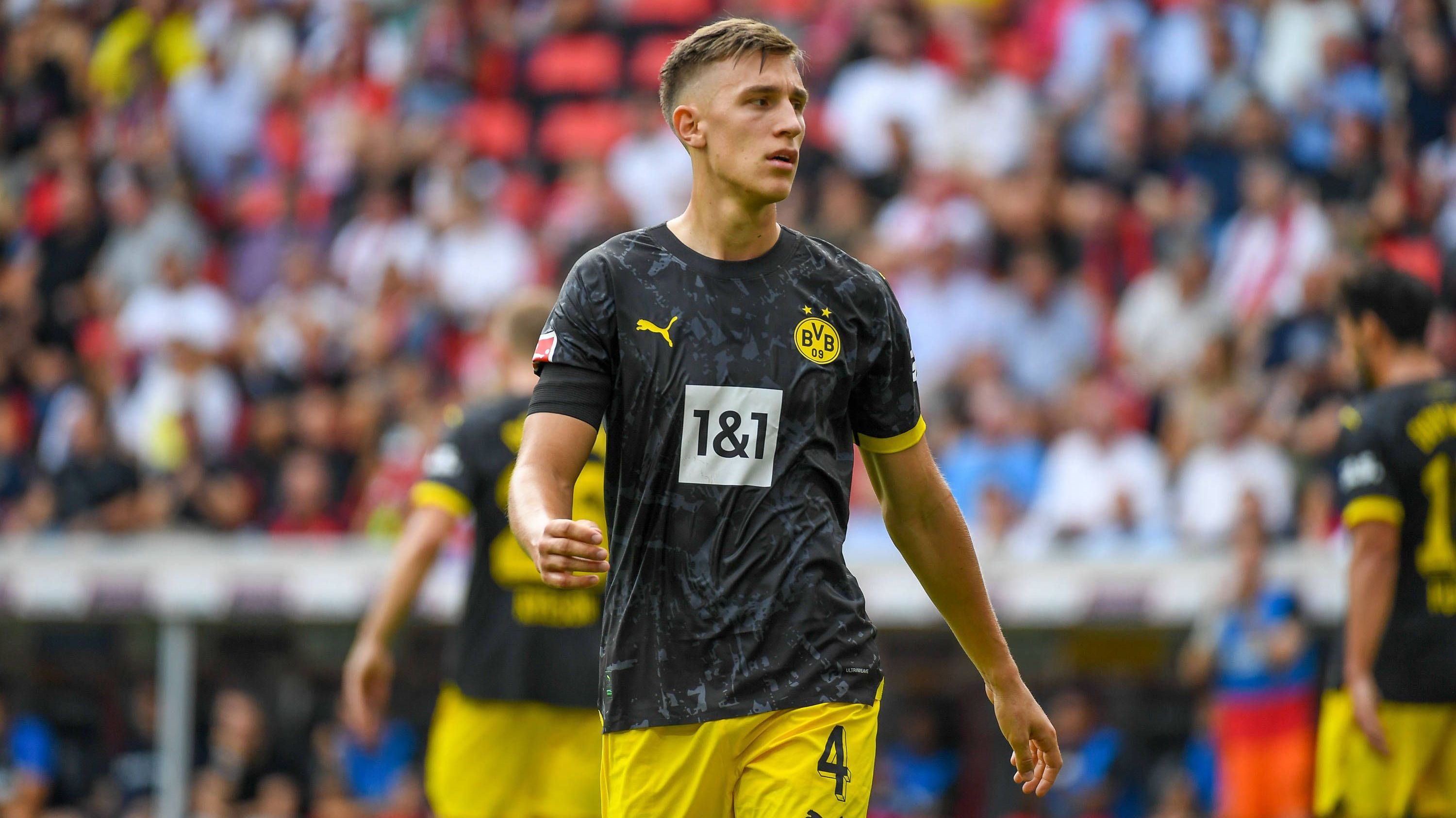 <strong>Nico Schlotterbeck</strong><br>Stabiler als zuletzt bei der Nationalmannschaft, ermöglicht Lienhart mit einem unsauber geklärten Ball aber die Großchance zum Freiburger Ausgleich, die erst am Pfosten zerschellt (31.). Immer noch weit entfernt von dem, was er eigentlich kann. <strong>ran-Note: 4</strong>