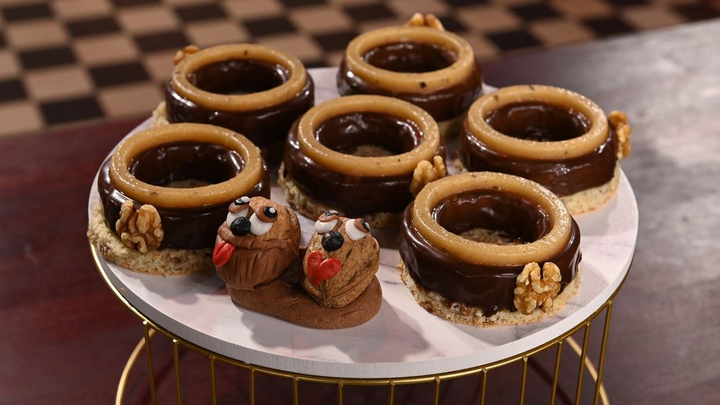 Nussküsschen mit Schoko-Walnuss-Mousse und Birnen-Gelee: Rezept aus ...