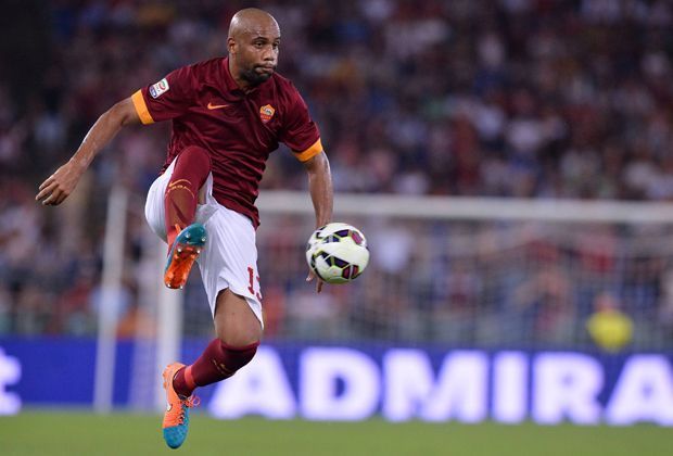 
                <strong>Maicon - Der alte Bekannte</strong><br>
                Maicon rennt immer noch die rechte Seite rauf und runter. Das hat er schon bei Inter Mailand getan - und dabei gegen die Bayern das Champions-League-Finale 2010 gewonnen. Die brasilianische Dampfwalze hat trotz seiner 33 Lenze noch viel Luft.
              