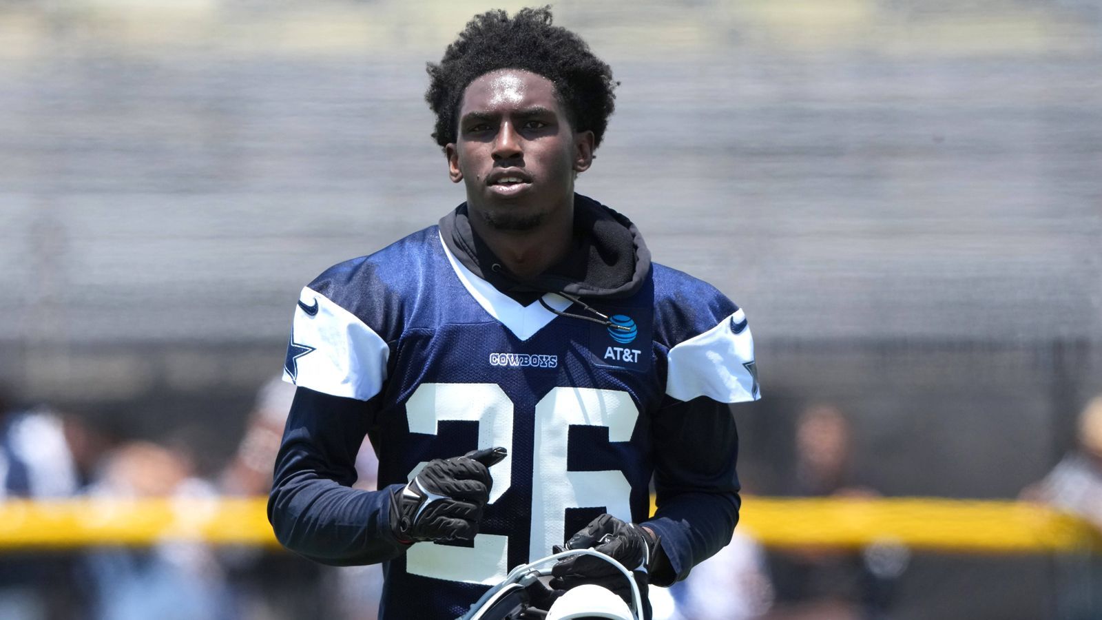 <em><strong>DaRon Bland (Dallas Cowboys)</strong><br>Cornerback DaRon Bland hat seinen Vertrag bei den Dallas Cowboys bis ins Jahr 2029 verlängert. Wie die Franchise aus Texas bekanntgab, hat der neue Kontrakt einen Wert von 92 Millionen Dollar. Bland wurde 2023 zum All-Pro ernannt, als er die NFL mit neun Interceptions anführte. In drei Saisons für die Cowboys brachte es Bland auf 14 Interceptions.</em>