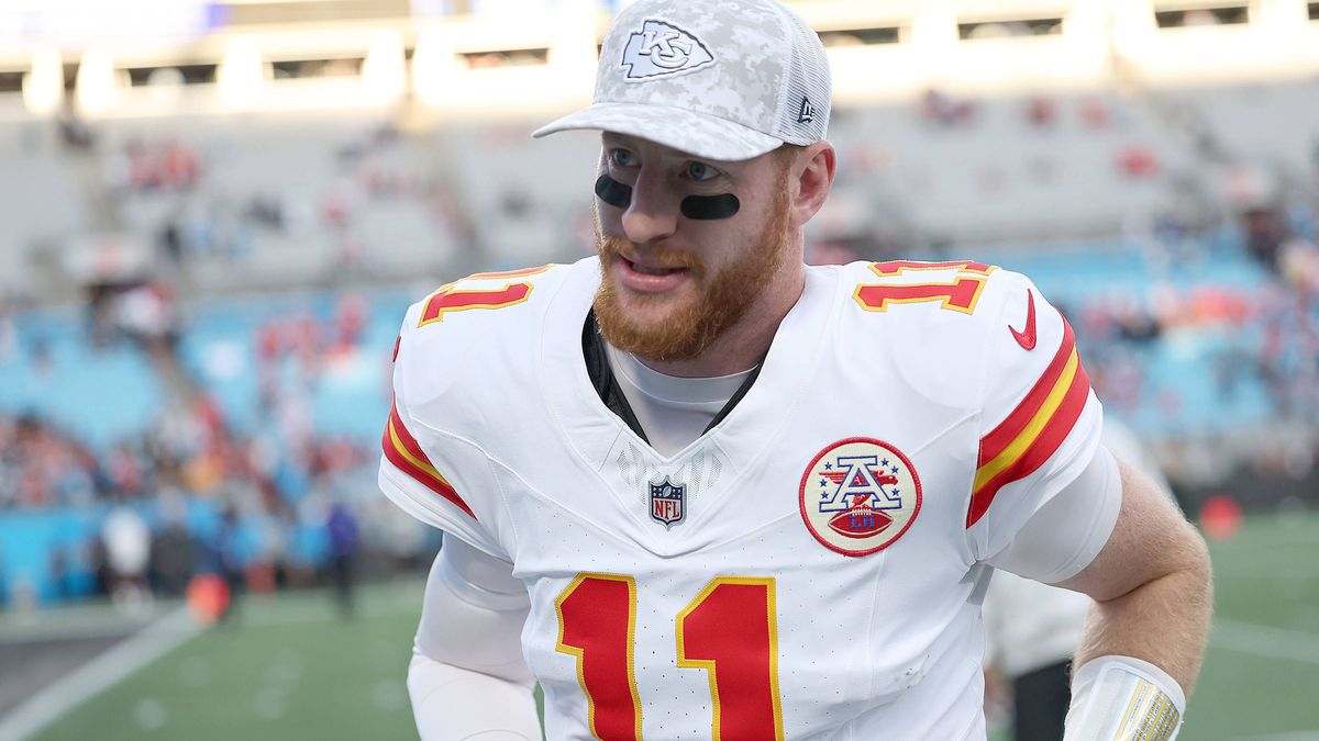 CHARLOTTE, NC - NOVEMBER 24: Kansas City Chiefs quarterback Carson Wentz (11) during an NFL, American Football Herren, USA football game between the Kansas City Chiefs and the Carolina Panthers on ...