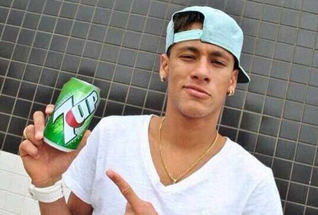 
                <strong>Brasilien-Sieg: So reagiert das Netz</strong><br>
                Hatte Neymar etwa eine Vorahnung? So locker wird der brasilianische Spaßvogel wohl nicht mehr mit einem Kaltgetränk in der Hand posieren.
              