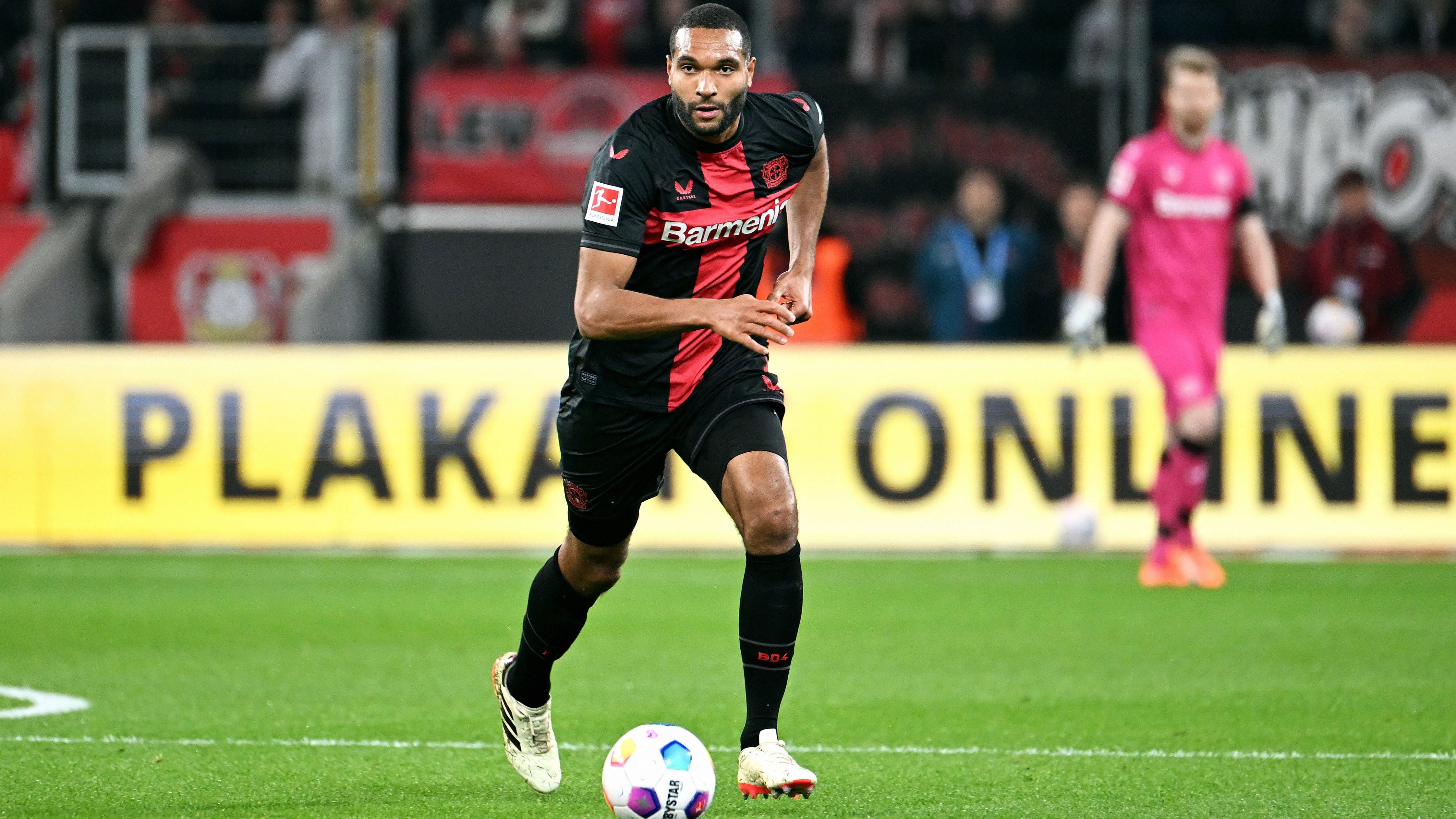 <strong>Jonathan Tah (Innenverteidigung) - sicher dabei</strong><br>Mit Bayer Leverkusen ist Tah auf dem besten Weg zur Deutschen Meisterschaft. Das ist nicht zuletzt der hervorragenden Defensive geschuldet, die bislang nur 16 Gegentore zuließ. Tah hat daran großen Anteil, weshalb er im DFB-Team eine sichere Größe ist.