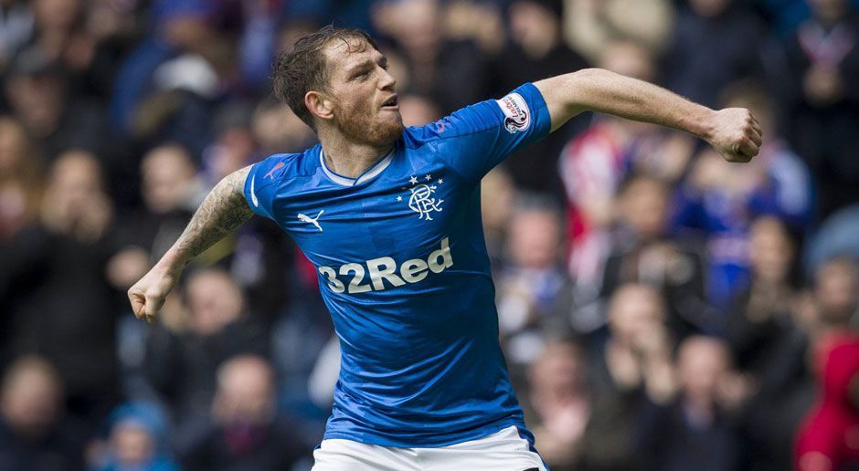 
                <strong>Glasgow Rangers: Teddy Bears, die Teddybären</strong><br>
                Einen ähnlich niedlichen Spitznamen haben die Glasgow Rangers verpasst bekommen. Die Profis des schottischen Traditionsklubs sind tatsächlich auch als die "Teddybären" bekannt. Der kuriose Grund dafür: Wenn man mit einem Glasgower Dialekt spricht, reimt sich "Bears" auf Rangers.
              