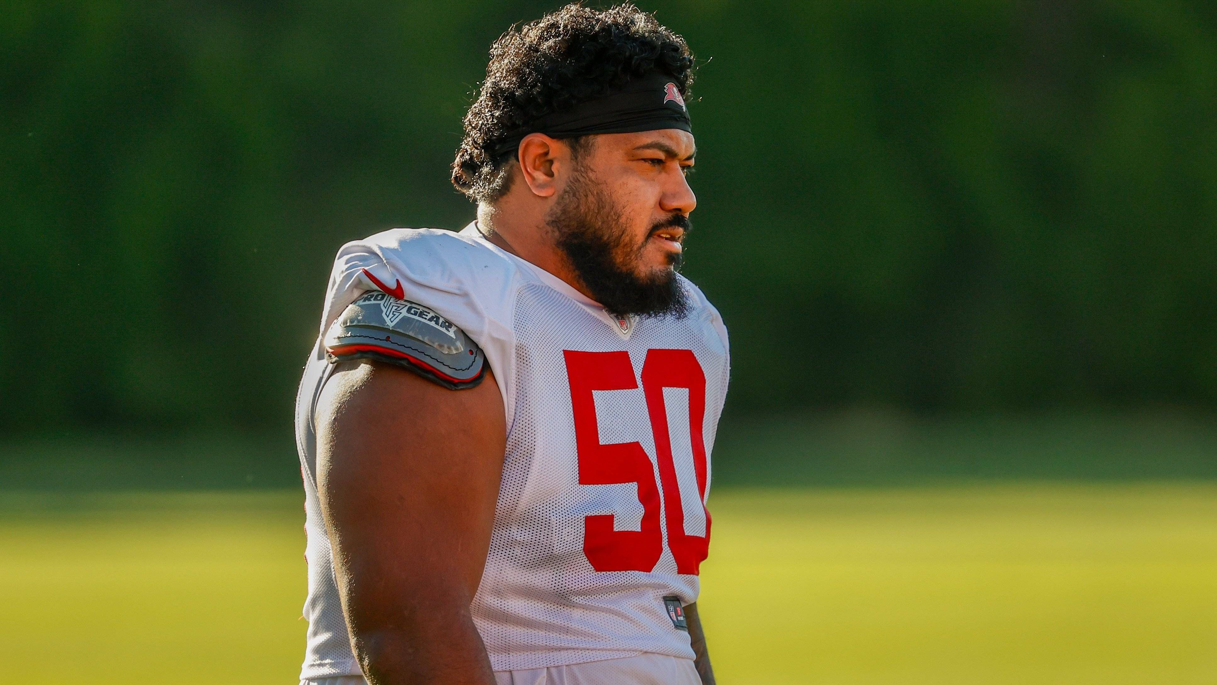 <strong>Vita Vea (Tampa Bay Buccaneers)</strong><br>Der Verletzungsbericht vom Donnerstag ist veröffentlicht und Vea fehlt weiterhin wegen seiner Fußprobleme. In dieser Woche hat er noch nicht trainiert. Head Coach Todd Bowles äußerte sich bislang nicht zur Verletzung. Am Sonntag wartet mit den Falcons, einem der besten Laufteams der NFL, der Auftaktgegner.