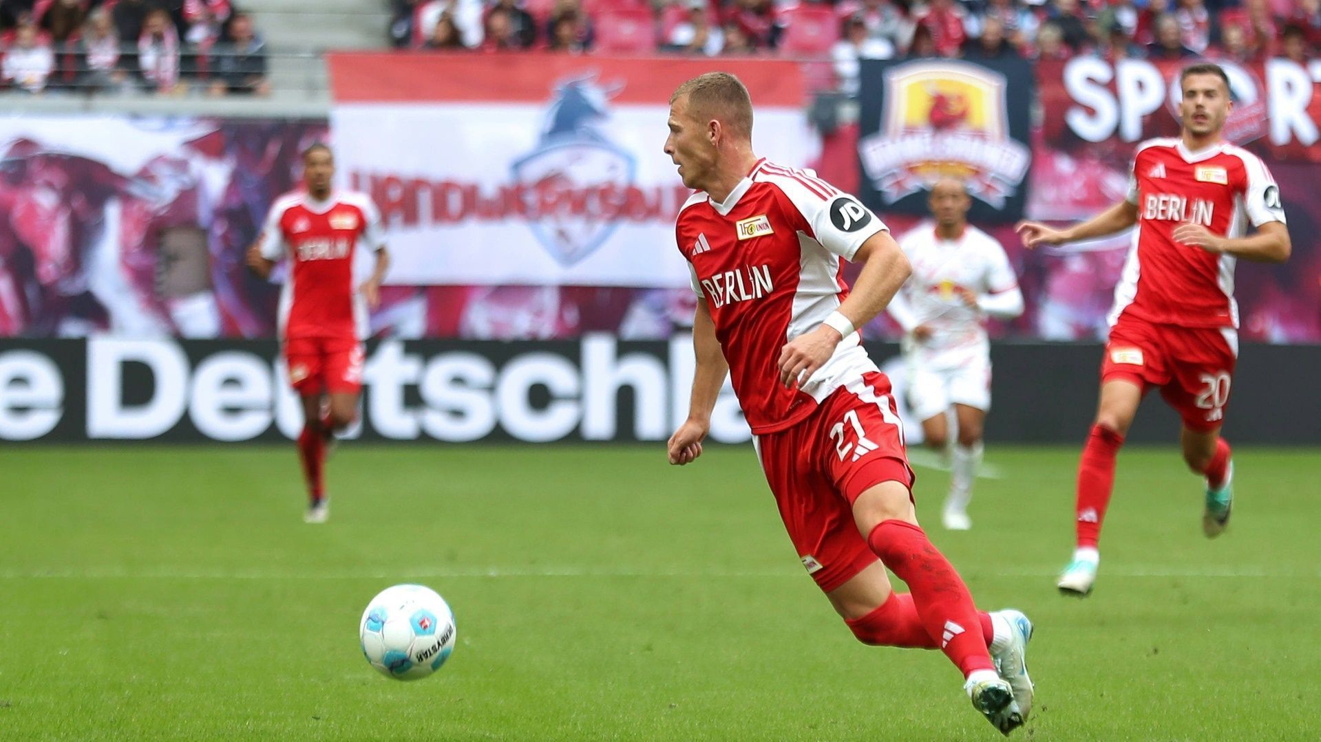 <strong>FC Augsburg: Tim Skarke (Flügelspieler) <br></strong>Nach der <a data-li-document-ref="539840" href="https://www.ran.de/sports/fc-augsburg-trennt-sich-von-trainer-jess-thorup-und-sportdirektor-marinko-jurendic-539840">Entlassung von Jess Thorup</a>&nbsp;muss erst noch abgewartet werden, wie sich der FC Augsburg ausrichtet. Um etwas flexibler in der Offensive aufzutreten, könnte Tim Skarke weiterhelfen. Der Flügelflitzer hat bei Union Berlin einen schweren Stand. Im Vorjahr stellte er mit zehn Scorern seinen Zug zum Tor beim SV Darmstadt unter Beweis.