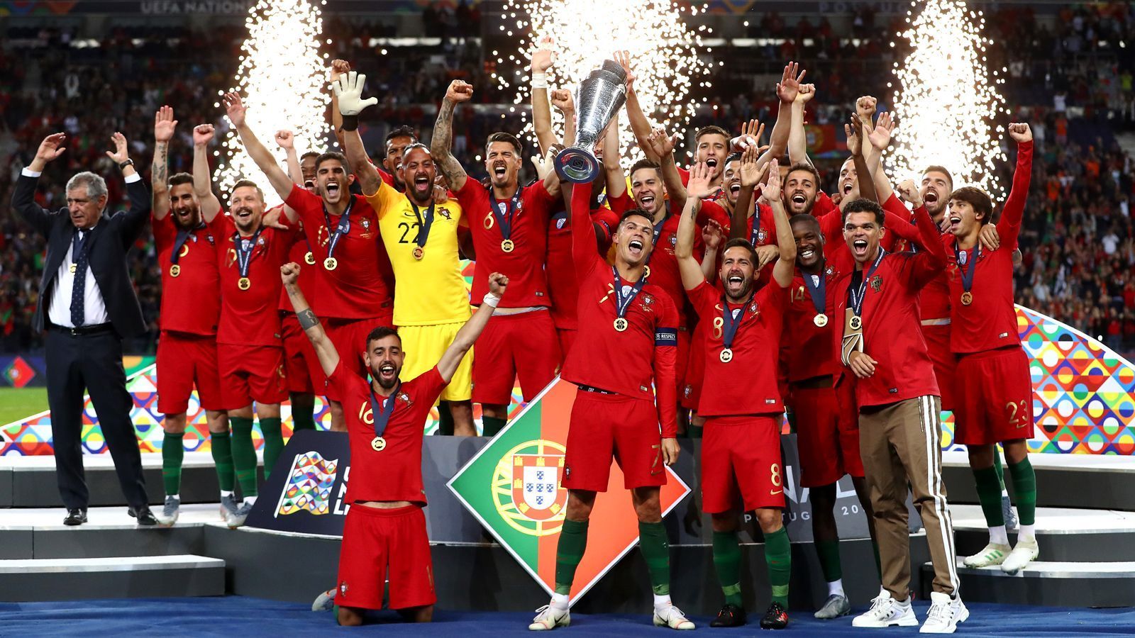 
                <strong>Donnerstag startet die Nations League</strong><br>
                Wer folgt auf den amtierenden Champion aus Portugal? Am Donnerstag (im Liveticker auf ran.de) startet die Nations League in ihre zweite Ausgabe. Auch dieses Jahr präsentieren sich die Nationalteams in neuen Trikots. ran.de zeigt eine Auswahl in der Bildergalerie.
              