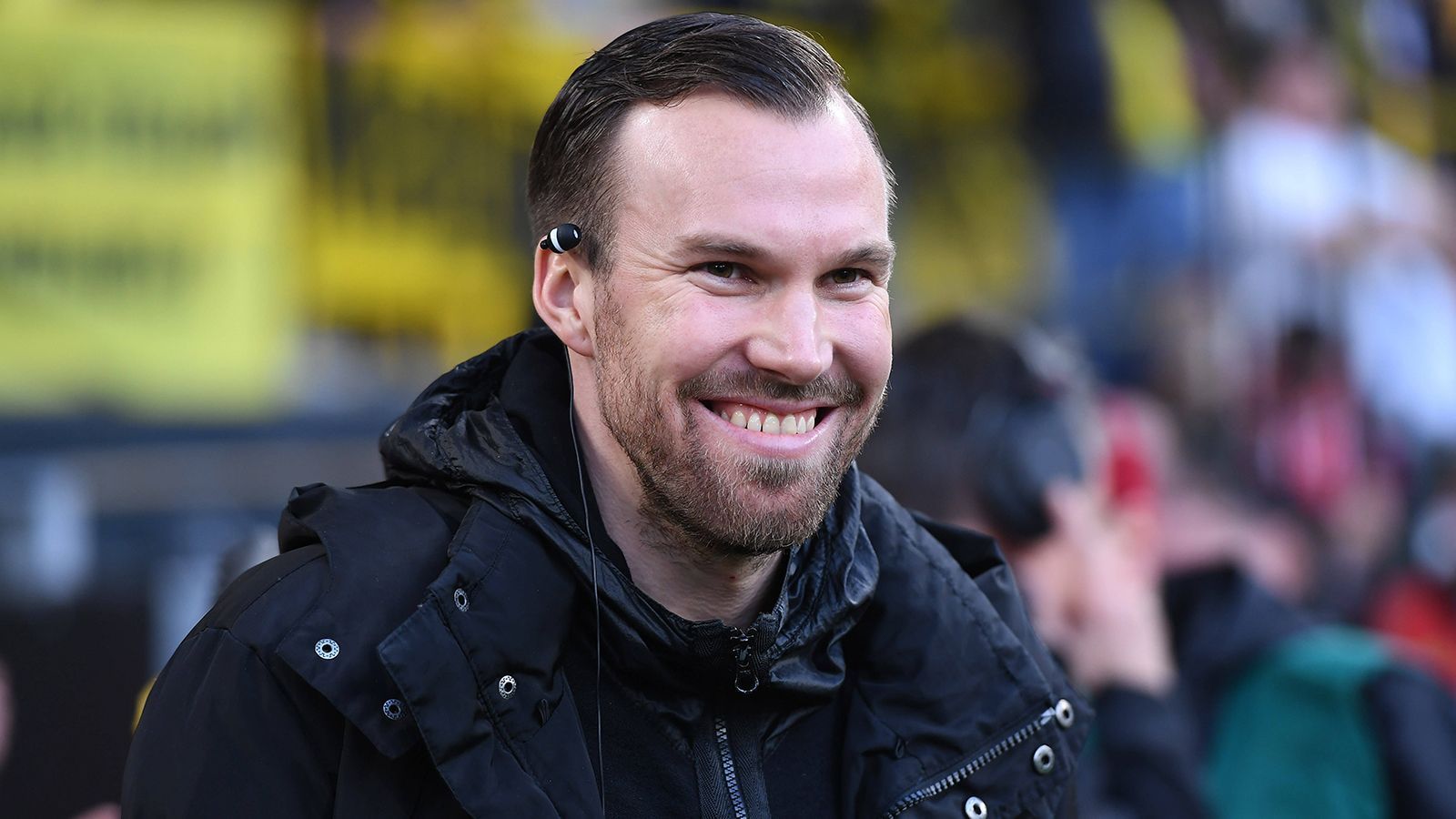 
                <strong>Kevin Großkreutz (Borussia Dortmund)</strong><br>
                Der Weltmeister von 2014 stand im Wembley-Finale 2013 in der BVB-Startformation. Mit Dortmund wurde er unter anderem Double-Sieger. Nach dem Weltmeistertitel machte der 34-Jährige eher mit negativen Schlagzeilen auf sich aufmerksam. Im Mai gab er sein sofortiges Aus beim Fünftligisten TuS Bövinghausen bekannt. In der kommenden Saison greift er aber wieder an: mit dem Verbandsligisten Wacker Obercastrop.
              