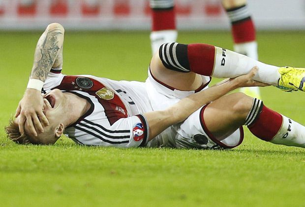
                <strong>Marco Reus</strong><br>
                Außenbandanriss im Sprunggelenk lautete die Diagnose bei Marco Reus. Nachdem sich der Nationalspieler gerade erst wieder von einer Verletzung erholt hatte, erwischt es ihn im Länderspiel gegen Schottland.
              