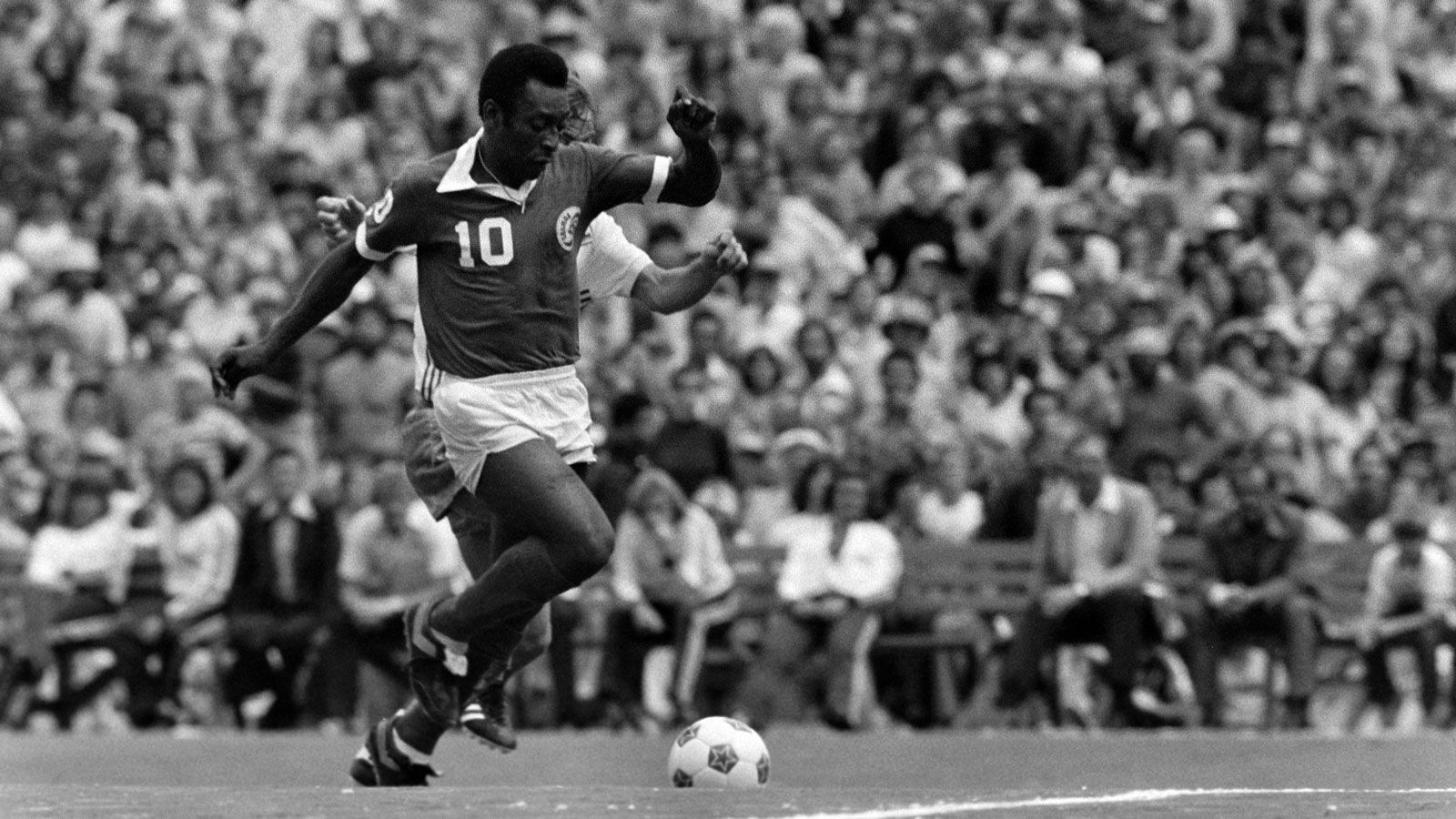 
                <strong>Pele</strong><br>
                &#x2022; In der MLS aktiv: 1975 bis 1977<br>&#x2022; Verein: New York Cosmos<br>&#x2022; Absolvierte Partien: 64 (37 Tore)<br>
              