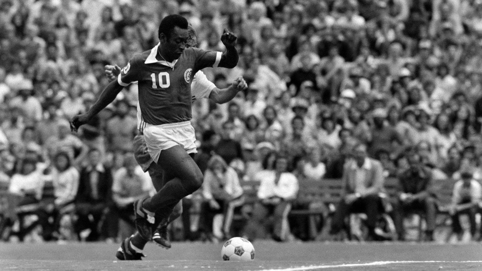 
                <strong>Pele</strong><br>
                &#x2022; In der MLS aktiv: 1975 bis 1977<br>&#x2022; Verein: New York Cosmos<br>&#x2022; Absolvierte Partien: 64 (37 Tore)<br>
              