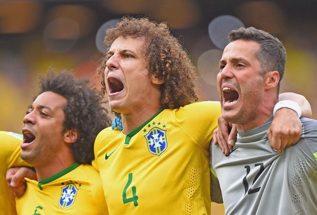 
                <strong>Stimmgewaltige Brasilianer</strong><br>
                Gänsehautmomente während der brasilianischen Hymne: Die Selecao brüllte sich sprichtwörtlich die Seele aus dem Leib. Auch nachdem die Melodie verstummte, sangen die Brasilianer die letzte Strophe zu Ende.
              