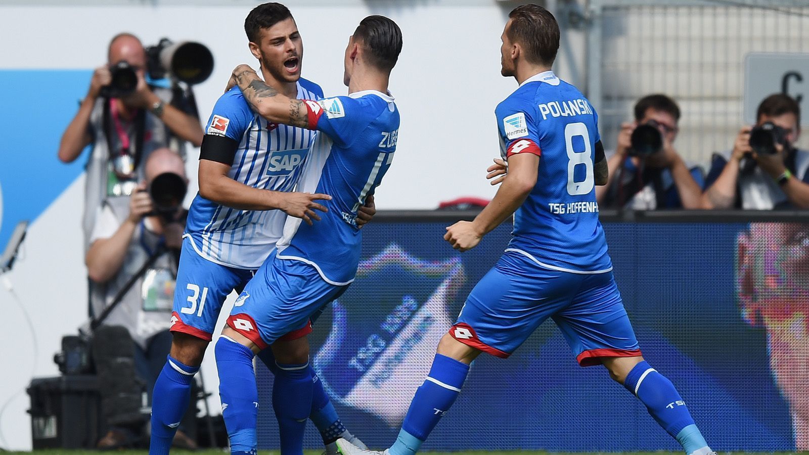 
                <strong>Platz 1: Kevin Volland (1899 Hoffenheim)</strong><br>
                Und am zweiten Spieltag 2015/16 zieht Kevin Volland nach - und das ausgerechnet gegen den FC Bayern. Neun Sekunden nach dem Anpfiff überwindet der Hoffenheimer Manuel Neuer.
              