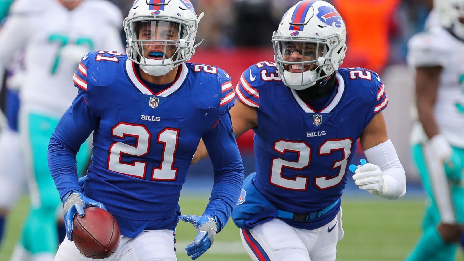 
                <strong>Safety: Buffalo Bills</strong><br>
                Der Arbeitsnachweis der Bills-Safetys 2021? Fünf Interceptions und drei Sacks von Jordan Poyer (#21), fünf Interceptions, ein Touchdown und ein Sack von Micah Hyde (#23). Dass Buffalo mittlerweile eine der besten Defenses der NFL stellt, liegt auch und vor allem an den beiden Jungs "hinten drin". Ein kongeniales Duo, das jedem Quarterback den Tag versauen kann.Honorable Mention: Green Bay Packers. Adrian Amos und Darnell Savage komplettieren die möglicherweise beste Secondary der NFL.
              