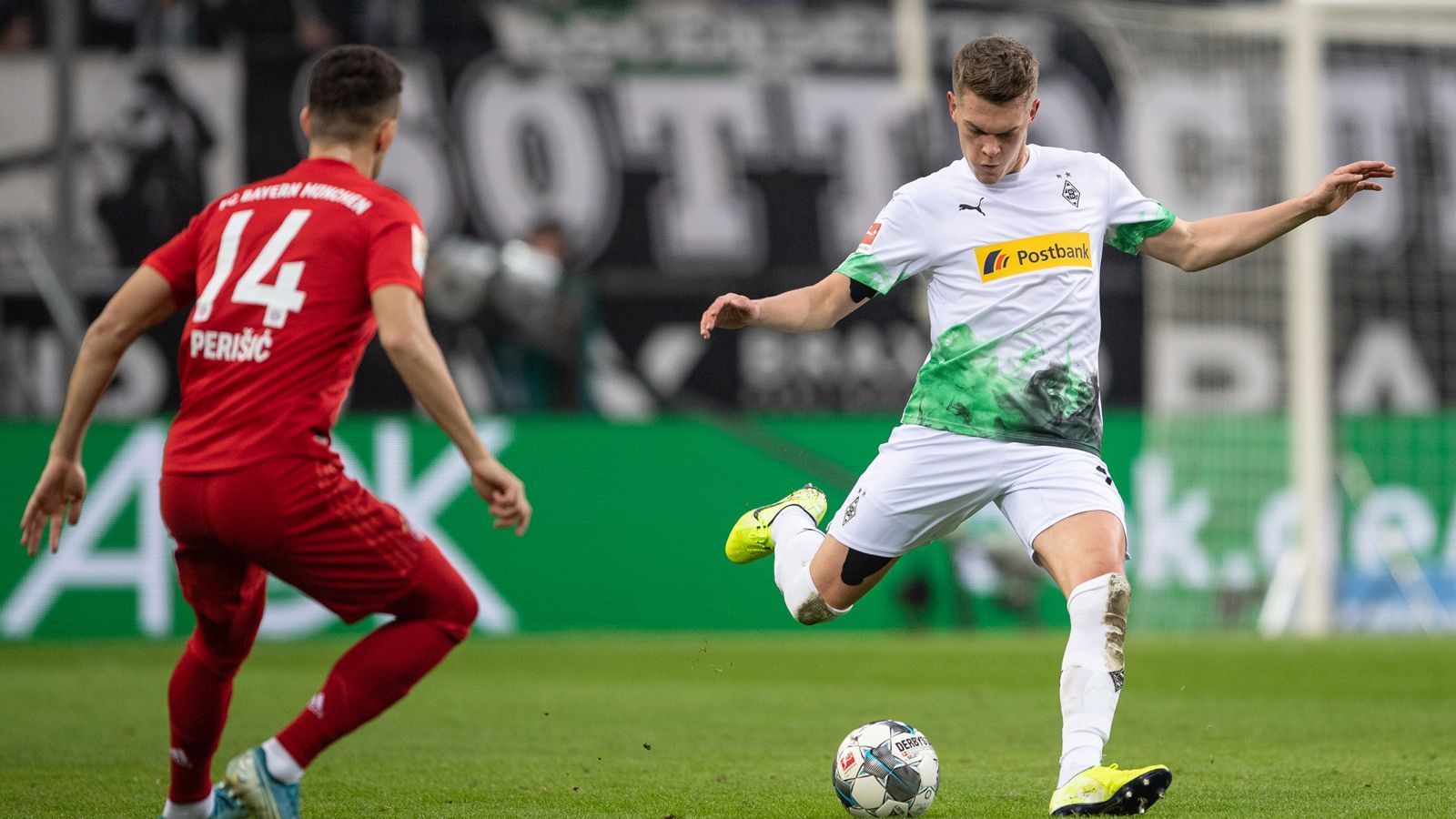 
                <strong>Matthias Ginter (Borussia Mönchengladbach)</strong><br>
                Mit einer Grätsche gegen Lewandowski verursacht der Abwehrchef einen Freistoß in Strafraumnähe. Ansonsten operiert er viel mit langen Bällen. Seine zu kurze Kopfballabwehr beschert Müllers Chance nach 25 Minuten. Beim 0:1 stimmt die Aufteilung in der Defensive überhaupt nicht, was sich der Weltmeister und Confed-Cup-Sieger als ordnende Hand ankreiden lassen muss. ran-Note: 4
              