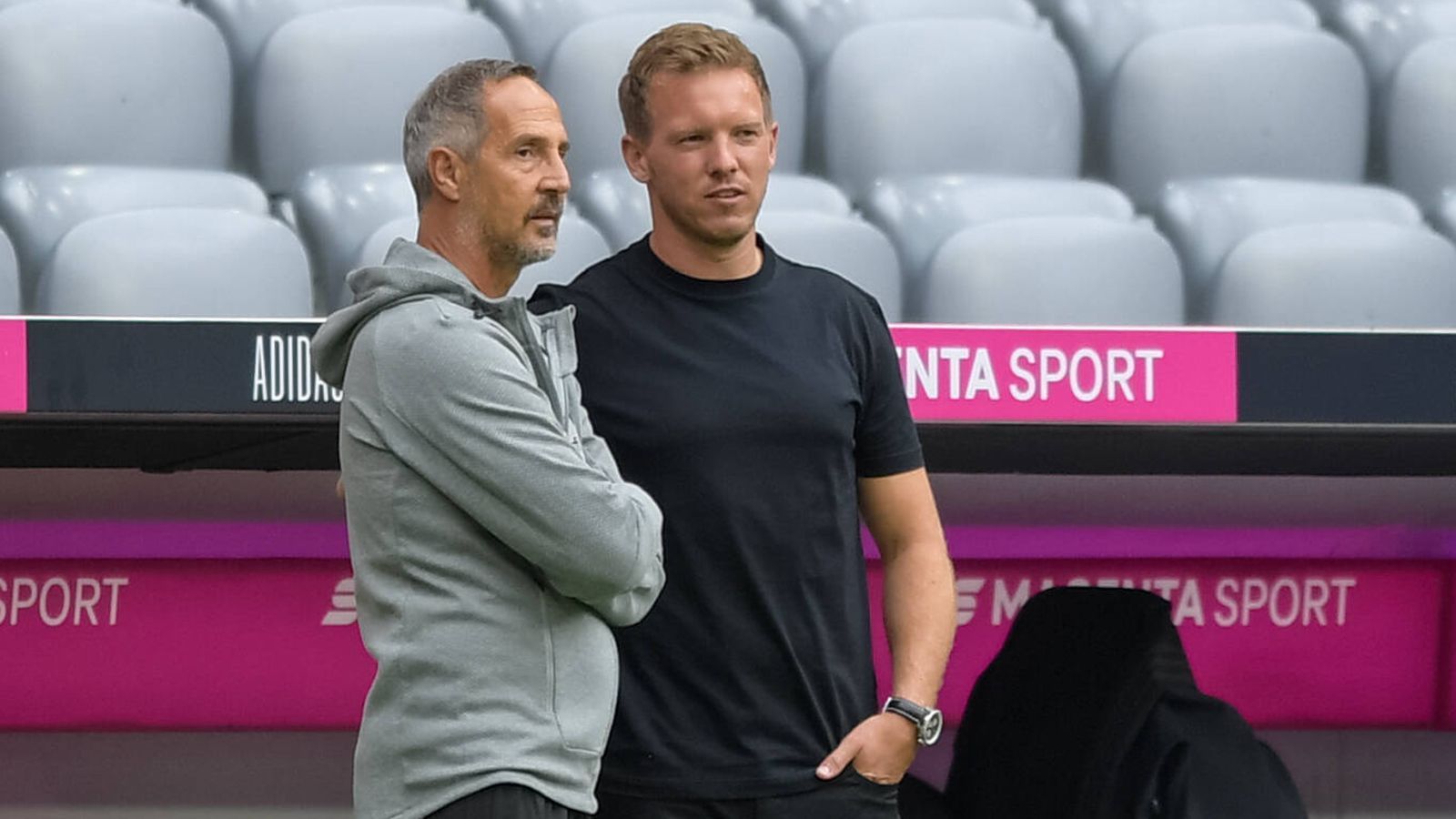 
                <strong>Noch nie wechselte ein Trainer vom Vizemeister zum Meister</strong><br>
                Nochmal zum Transfer von Julian Nagelsmann: Das ein Trainer vom Vizemeister zum Meister wechselte, gab es in der Geschichte der Bundesliga noch nie. Schreibt Nagelsmann nun in München seine Geschichte? Das Spiel in Gladbach (ab 19 Uhr LIVE in SAT.1 und auf ran.de) wird ein erster Fingerzeig.
              