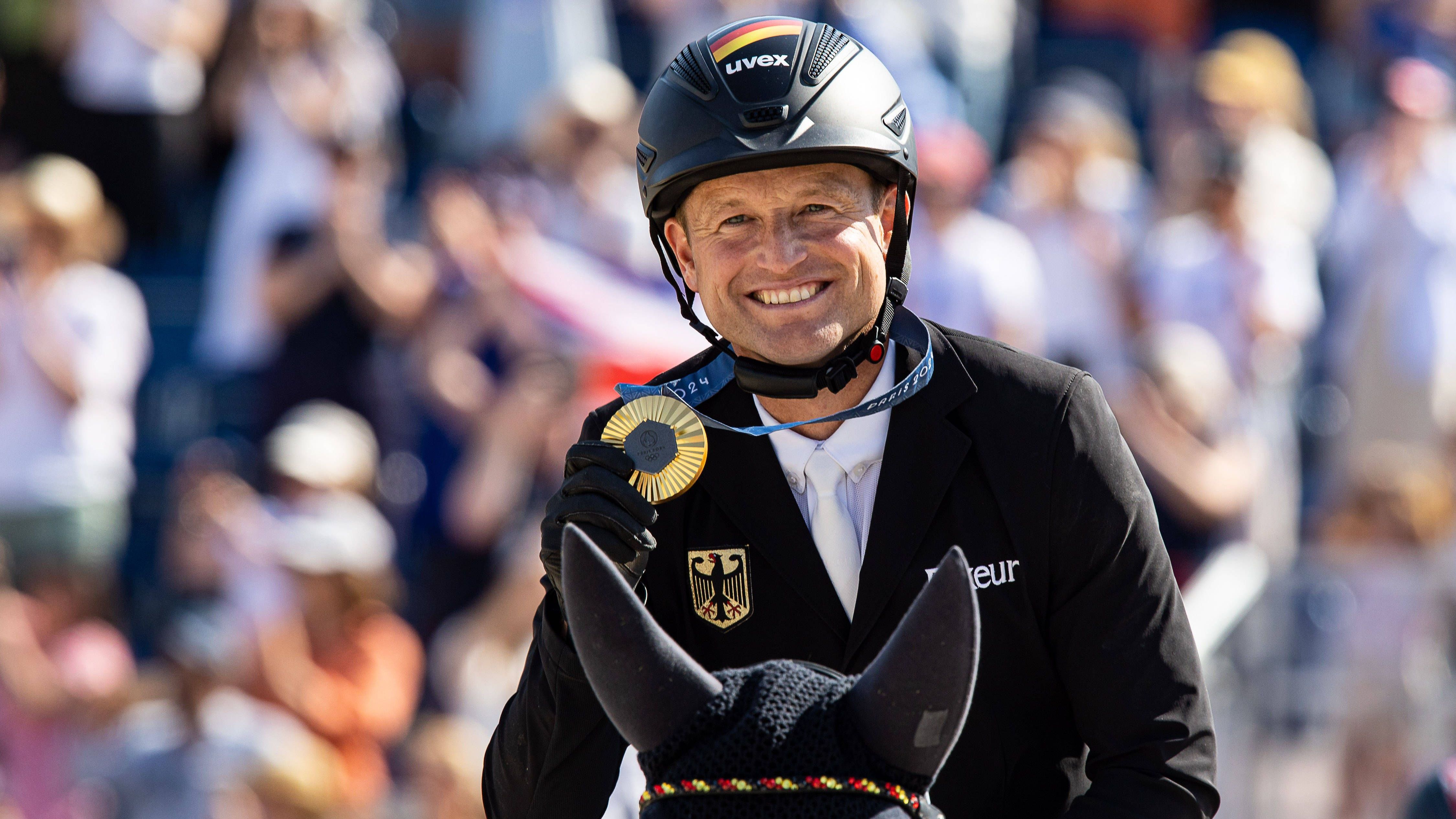 <strong>Olympia 2024: Die besten Bilder des dritten Tages</strong><br>Der dritte Wettkampftag in Paris begann mit einer Goldmedaille für Deutschland. Michael Jung siegte im Vielseitigkeits-Einzelwettbewerb ...&nbsp;