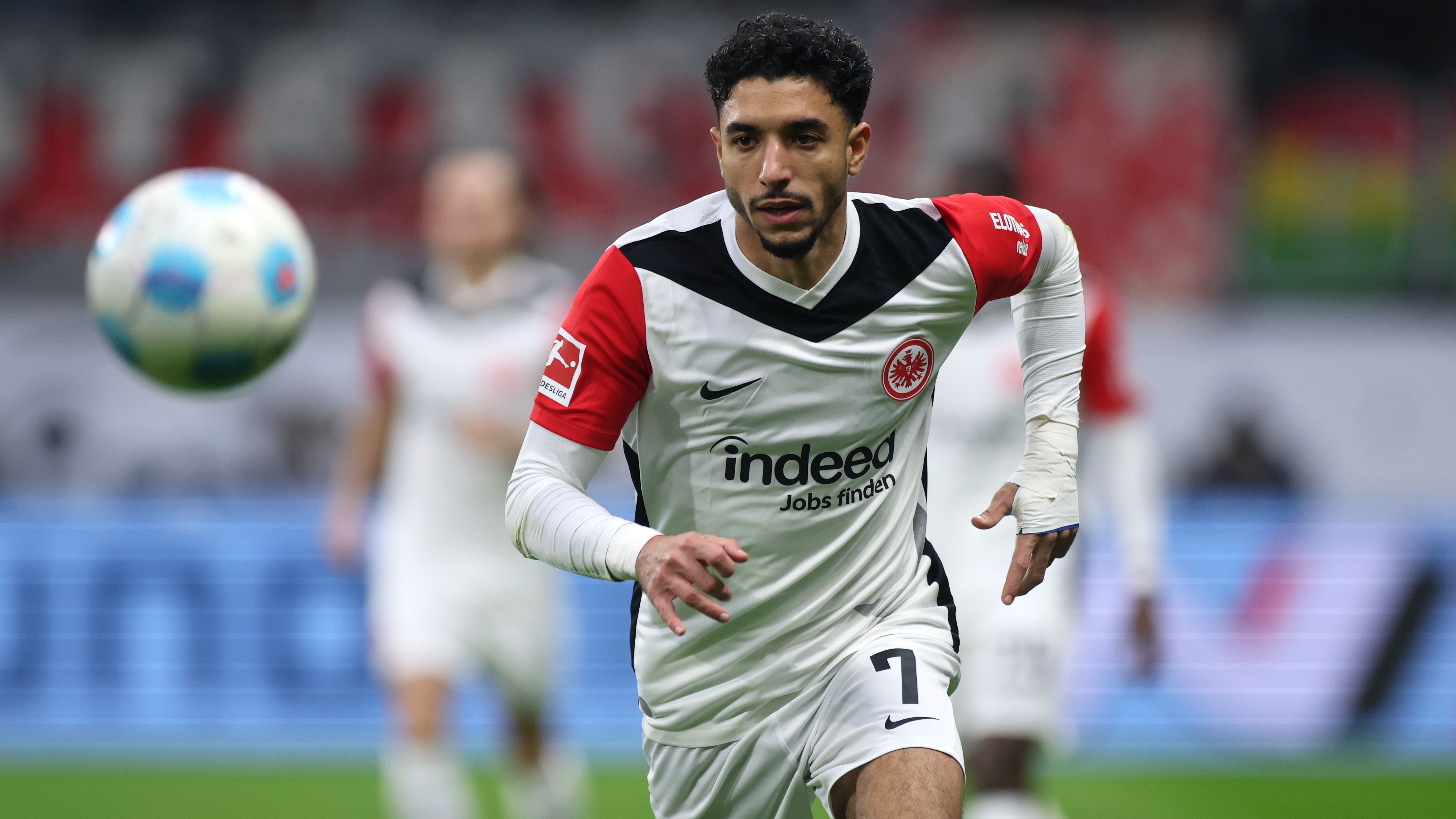 <strong>Omar Marmoush (Eintracht Frankfurt)</strong><br>Der Wechsel von Omar Marmoush zu Manchester City steht offenbar kurz bevor. Laut "Sky" und "Bild" ist offen, ob der Ägypter am 17. Spieltag gegen den SC Freiburg im Kader steht oder schon freigestellt wird. Zuletzt hieß es, eine erste Ablöseforderung der Frankfurter soll bei rund 80 Millionen Euro gelegen haben. Die Engländer denken eher an 50 bis 60 Millionen Euro. Marmoush war bis an 22 Frankfurter Bundesliga-Toren beteiligt, 14 davon erzielte er selbst.