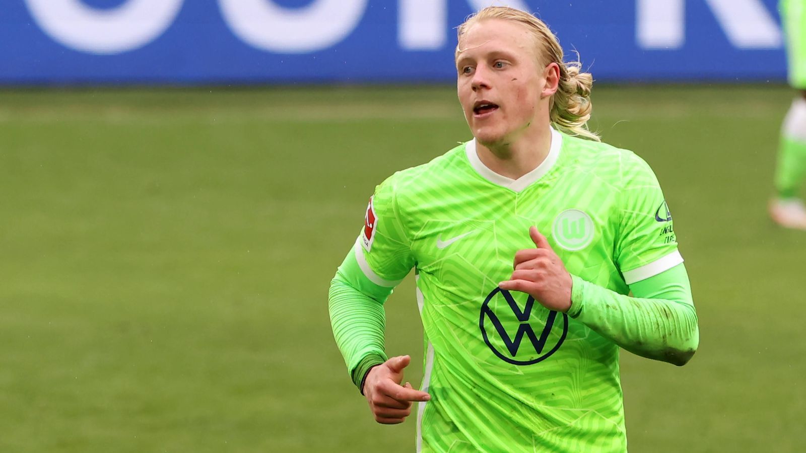 
                <strong>Platz 8 (geteilt): Xaver Schlager (VfL Wolfsburg)</strong><br>
                Mit vielen Vorschusslorbeeren kam Xaver Schlager im Sommer 2019 von Red Bull Salzburg zum VfL Wolfsburg. Dort zeigte der 23 Jahre junge Österreicher, wenn er gesund war, stets Top-Leistungen und bildet mit Maximilian Arnold eine der besten Doppel-Sechs-Positionen in der Bundesliga. Sein Wert stieg um fünf Millionen Euro auf nun 27 Millionen.
              