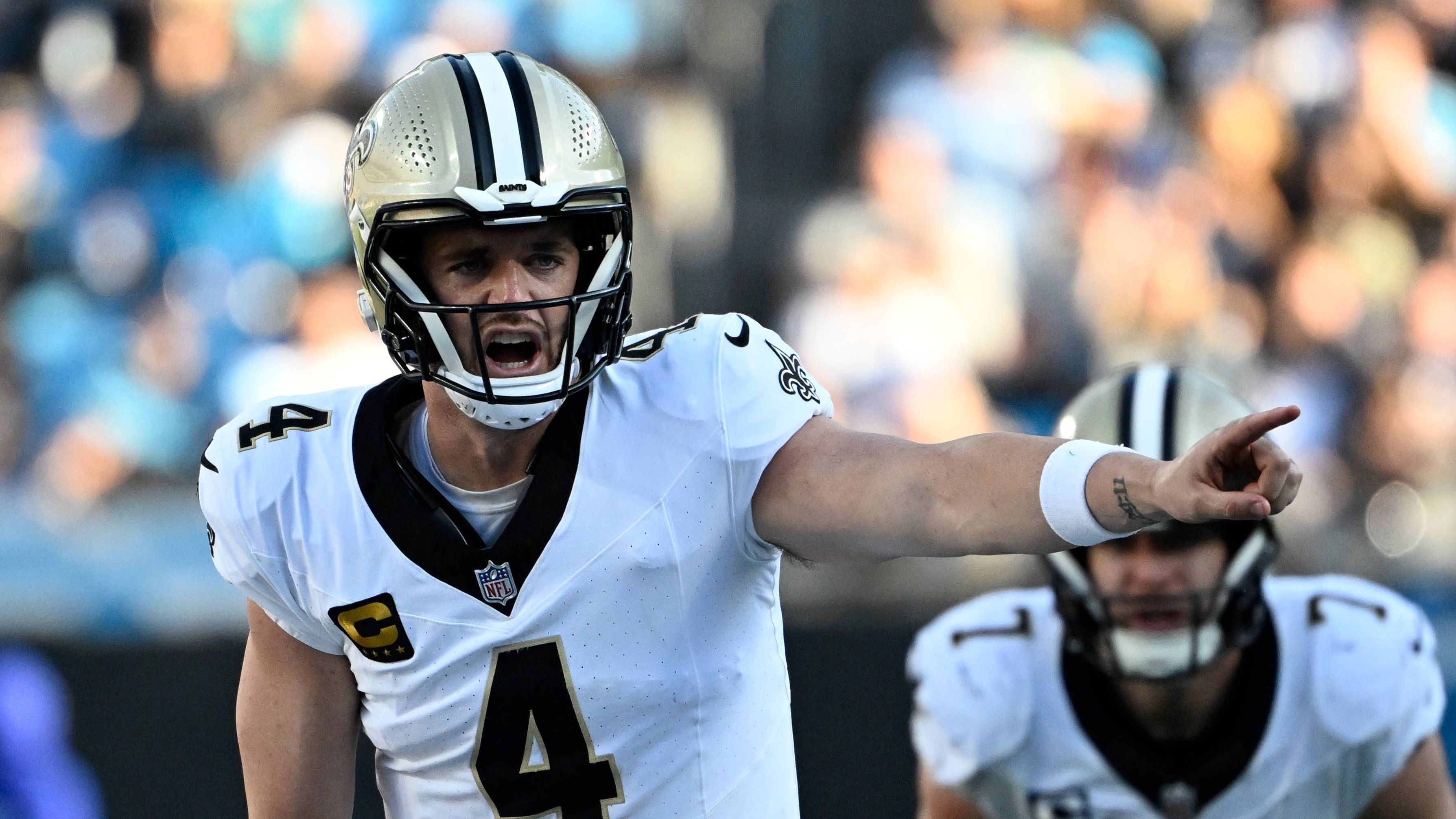 <strong>Platz 21: Derek Carr (New Orleans Saints)</strong><br>Die Saints befinden sich am Scheideweg, die Niederlage gegen die Panthers brachte das Gebilde quasi zum Einsturz. Head Coach Dennis Allen ist weg, die Zukunft beginnt jetzt. Carr gingen gegen Carolina irgendwann alle guten Receiver aus, dennoch spielte er zumindest solide. Ein Touchdown, keine Interception - die Aussichten sind aber nicht gerade rosig.