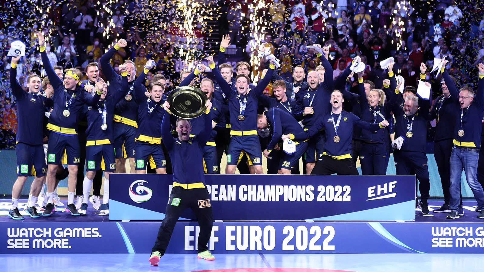 <strong>PLATZ 3: Schweden</strong> <br>Der Titelverteidiger und Rekordeuropameister wird auch bei der EM in Deutschland ein großes Wort um den Titel mitreden – und das trotz des Dramas bei der Heim-WM 2023, wo erst Frankreich im Halbfinale und dann Spanien im Spiel um Platz drei zu stark waren.