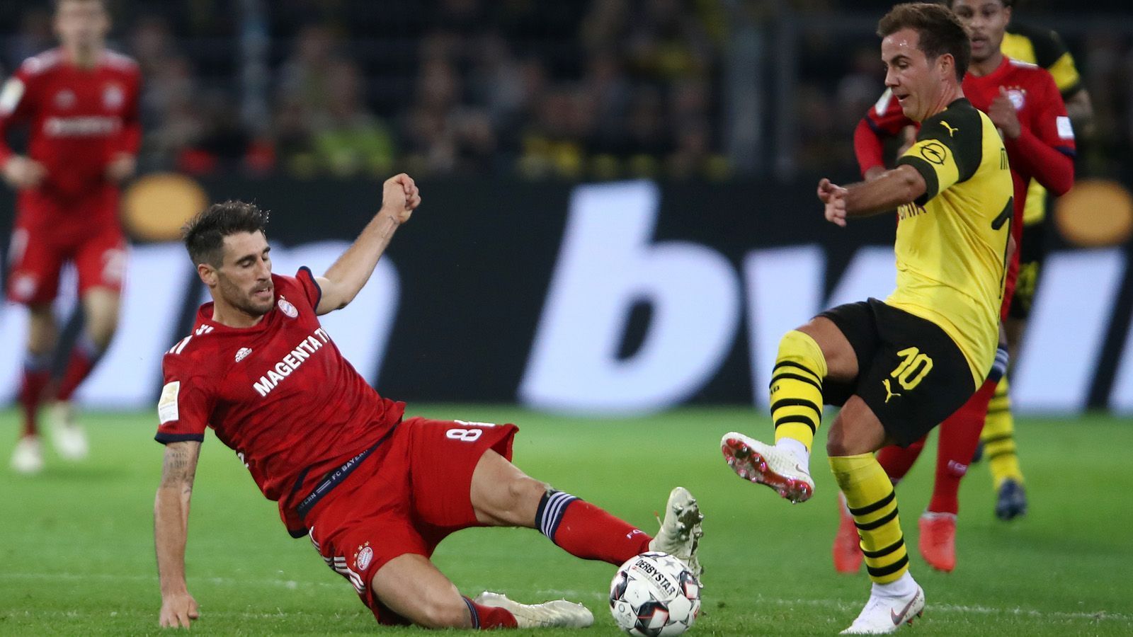 
                <strong>Marcus Giebel</strong><br>
                Bayern - BVB 2:2. Die Bayern werden zwar dominant auftreten, sich mit den in dieser Saison gewohnten Aussetzern in der Abwehr aber um den Lohn der Arbeit bringen. Und anschließend setzt es wie üblich heftige Kritik an der Taktik von Niko Kovac.
              